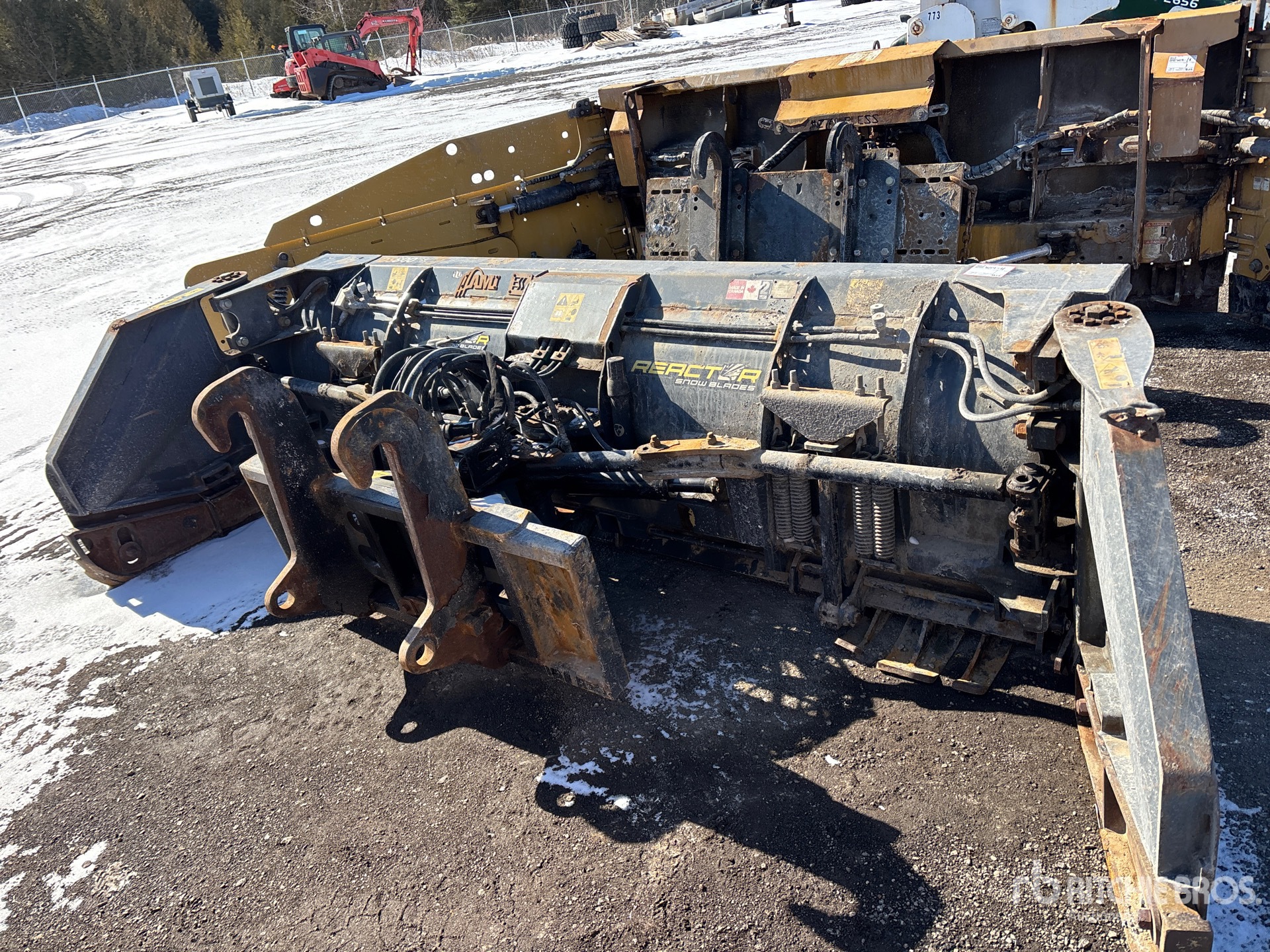 General Appearance with Bild, Ecke hinten rechts