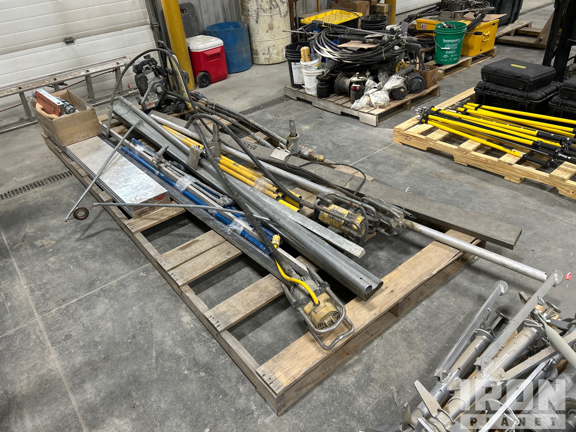 General Appearance with Bild, Ecke vorne rechts