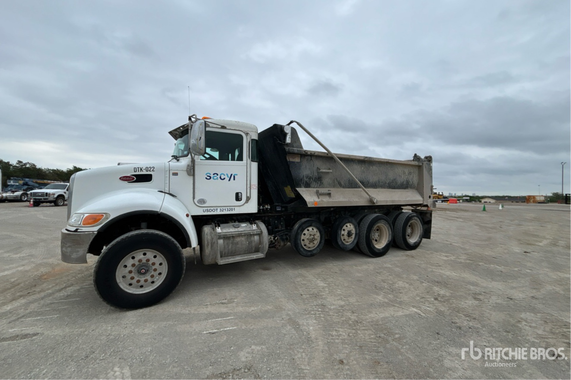 General Appearance with Bild, Ecke vorne links