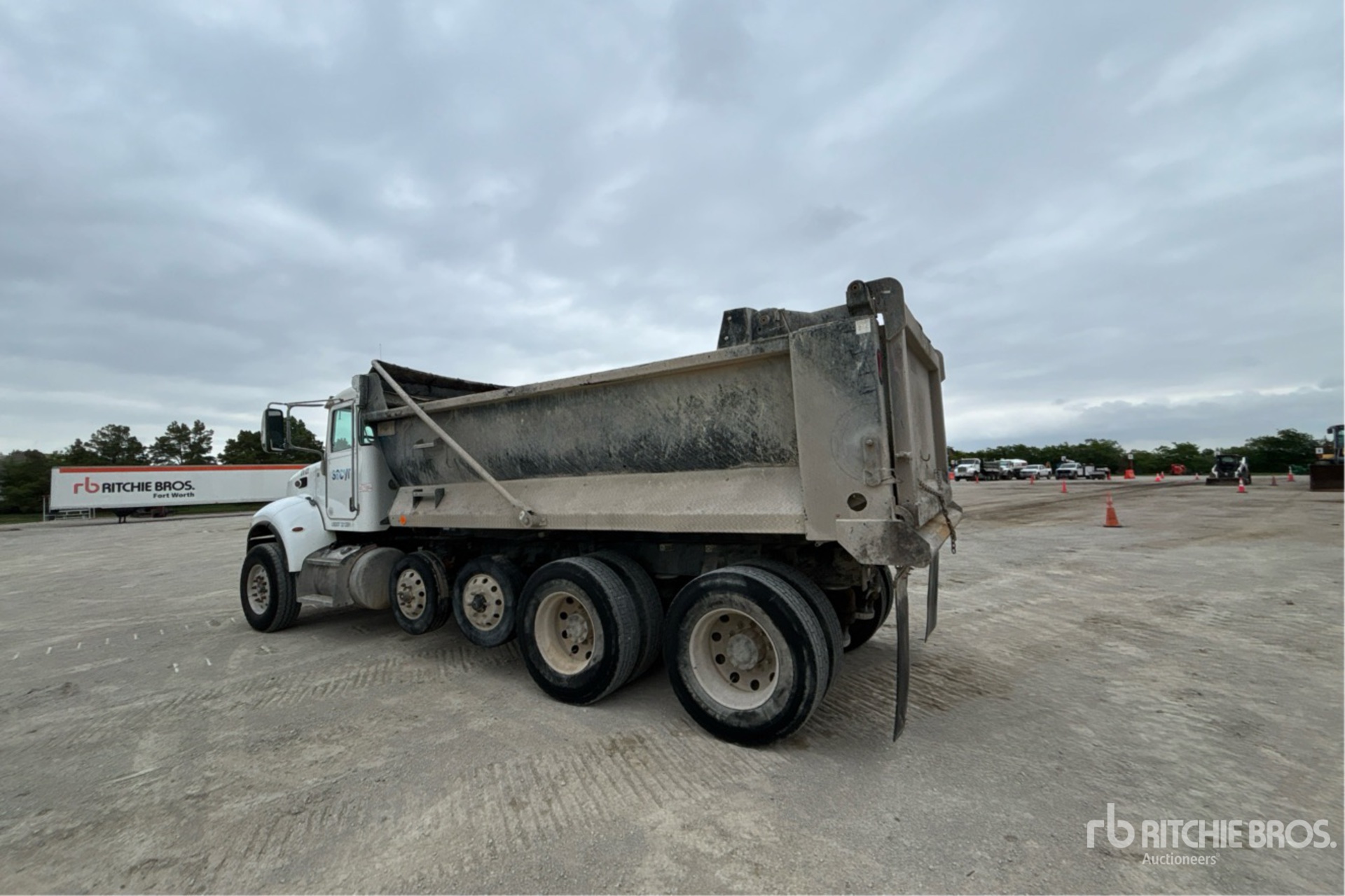 General Appearance with Bild, Ecke hinten links