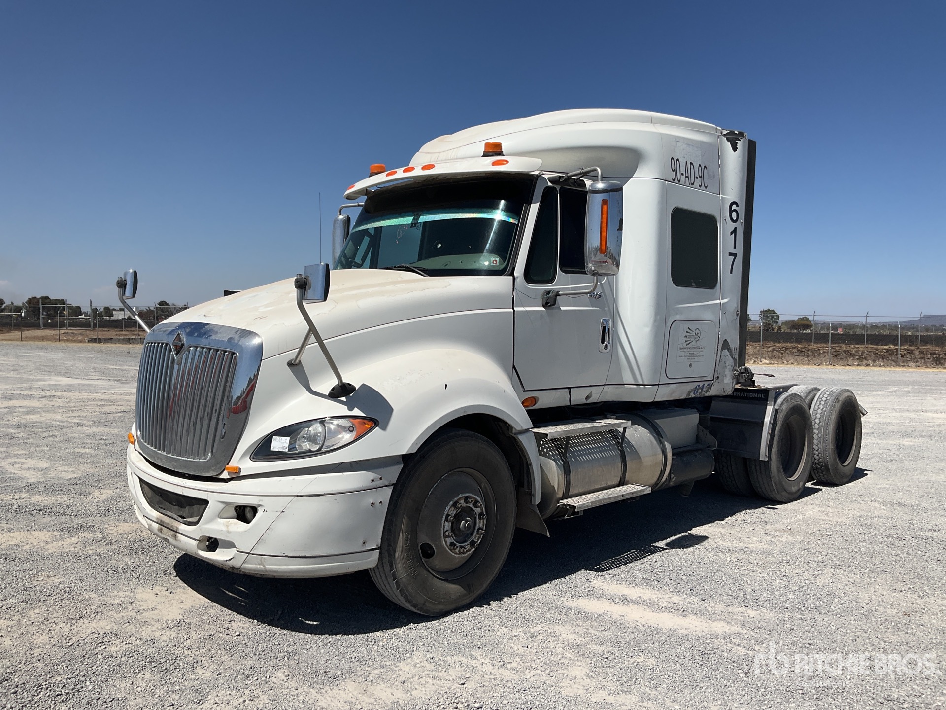 General Appearance with Bild, Ecke vorne links