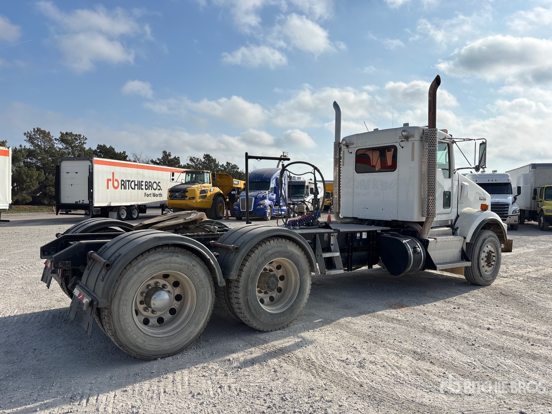 Aspect général with Image, coin arrière droit