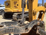 Hydraulics with Thumb Cylinder
