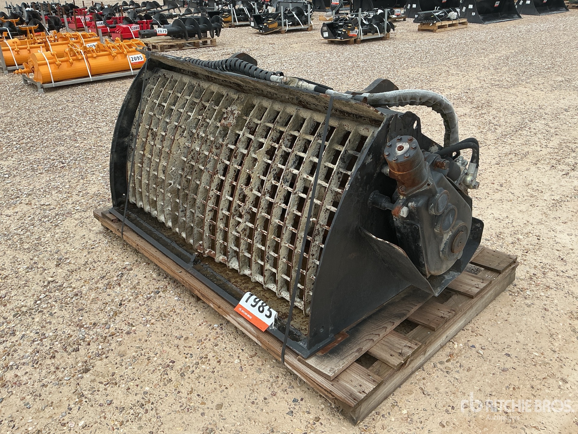 General Appearance with Bild, Ecke vorne links