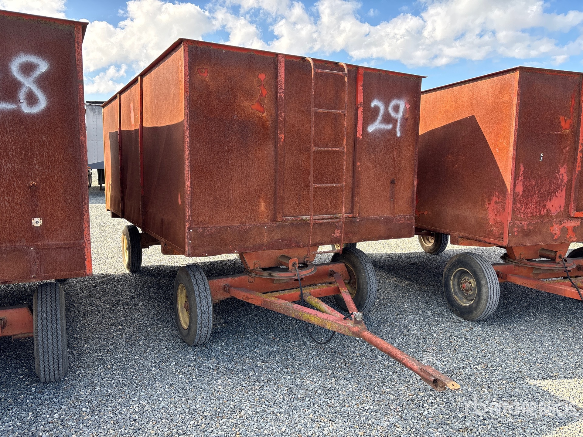 General Appearance with Bild, Ecke vorne rechts