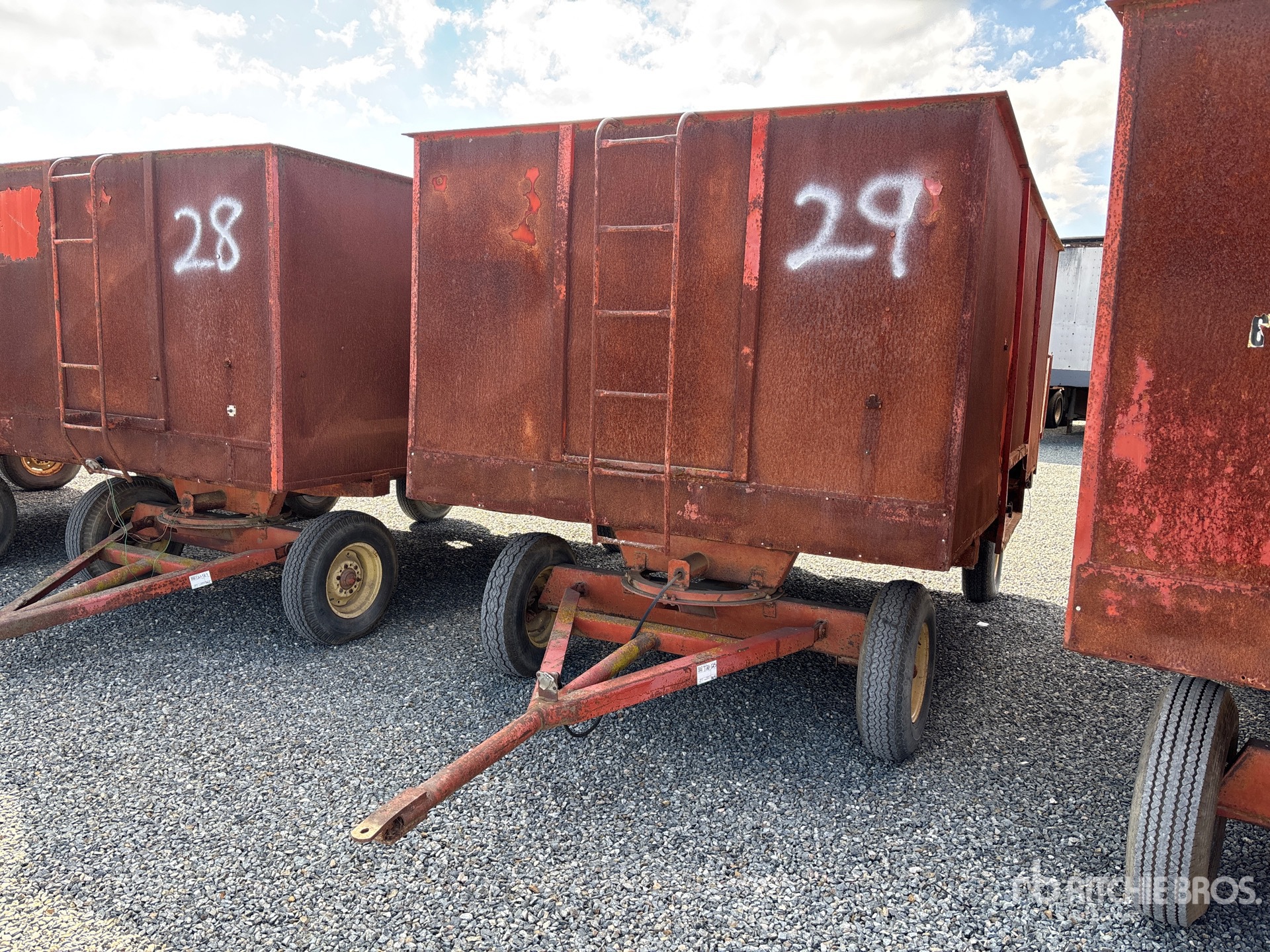 General Appearance with Bild, Ecke vorne links