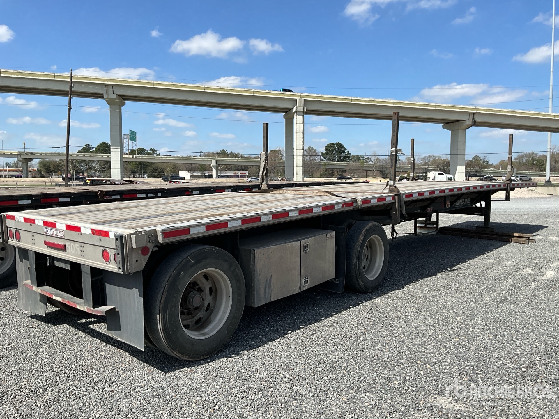 General Appearance with Bild, Ecke hinten rechts