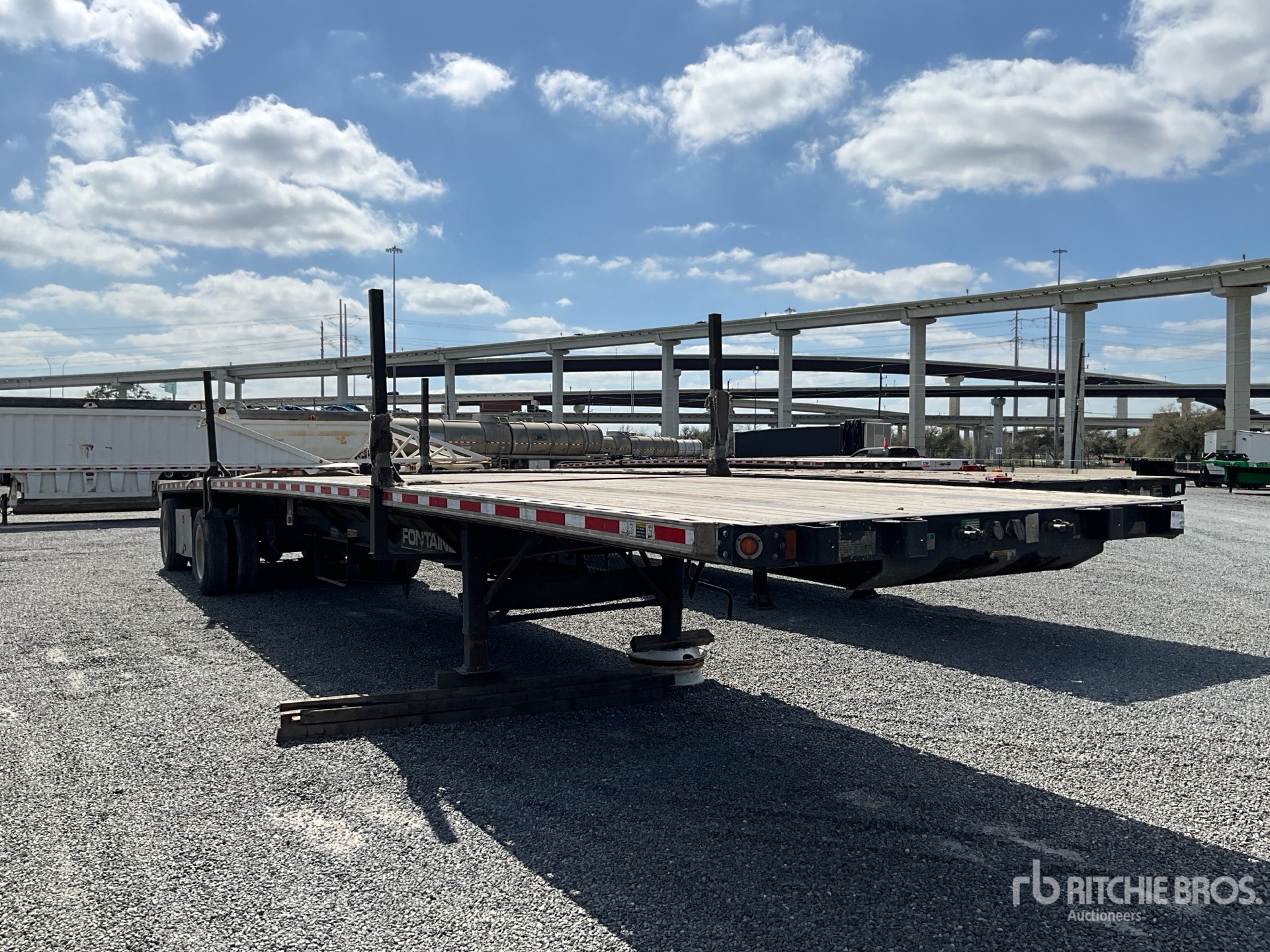 General Appearance with Bild, Ecke vorne rechts