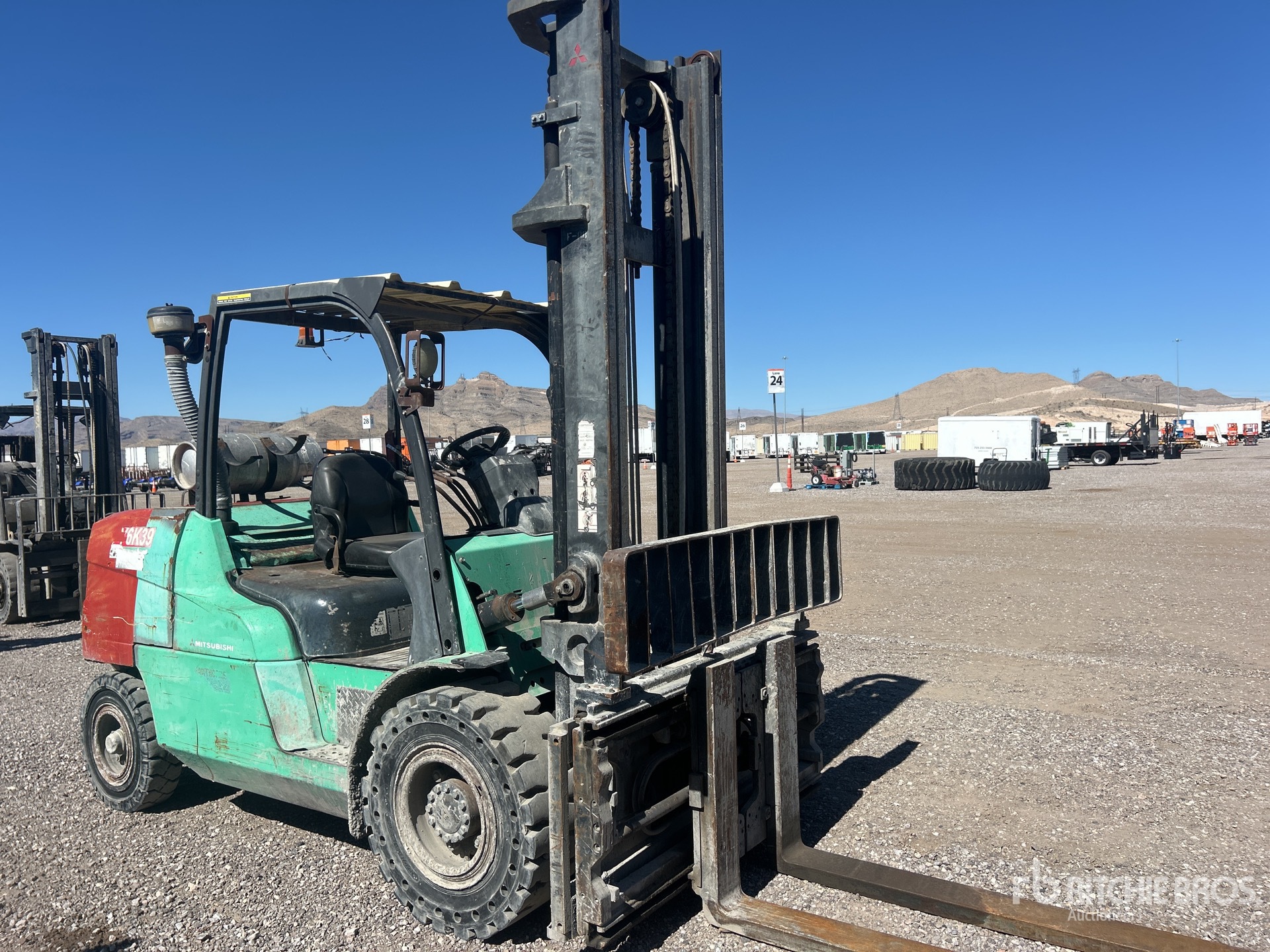 General Appearance with Bild, Ecke vorne rechts