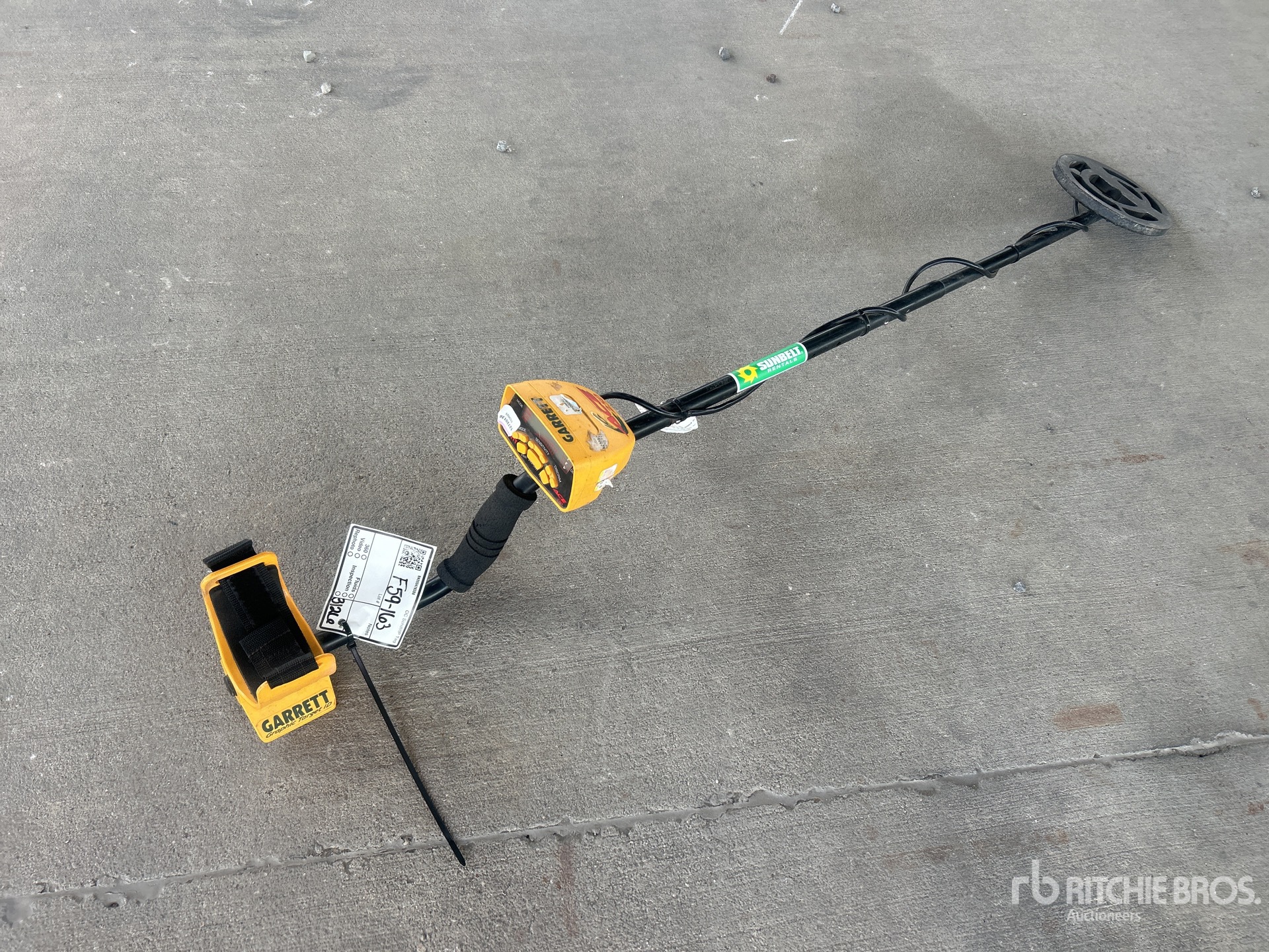 General Appearance with Bild, Ecke vorne rechts