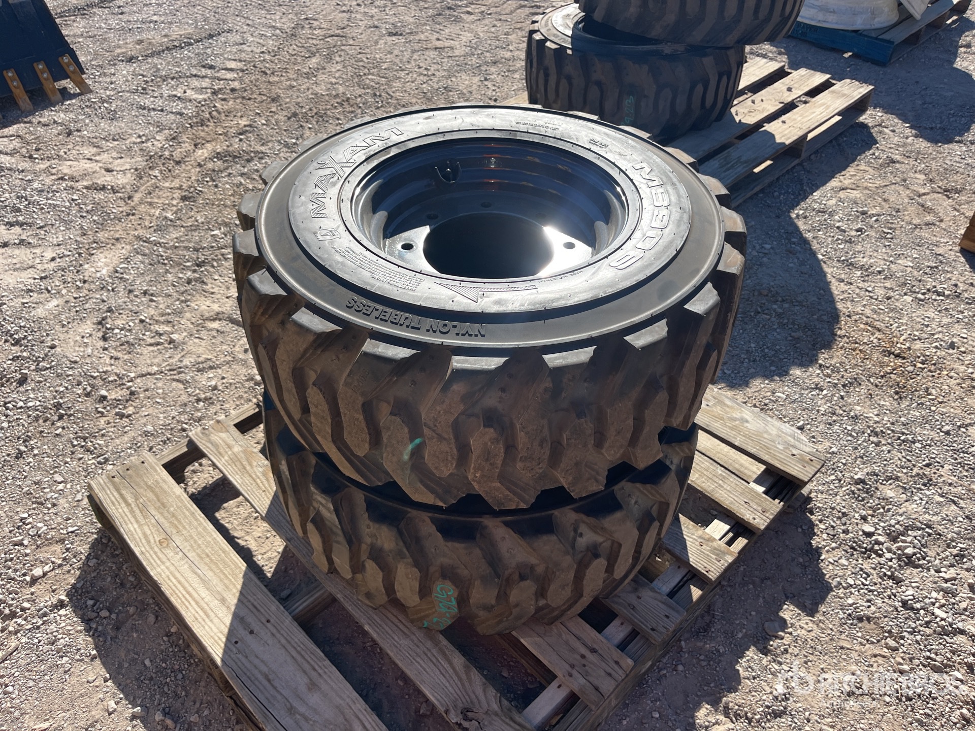 General Appearance with Bild, Ecke vorne rechts