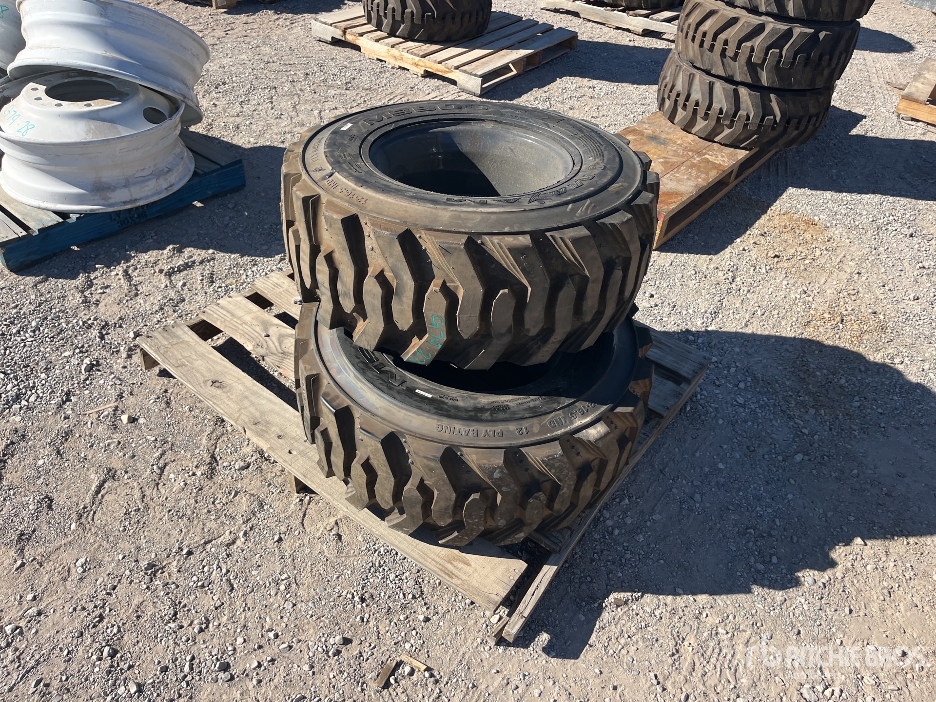 General Appearance with Bild, Ecke vorne rechts