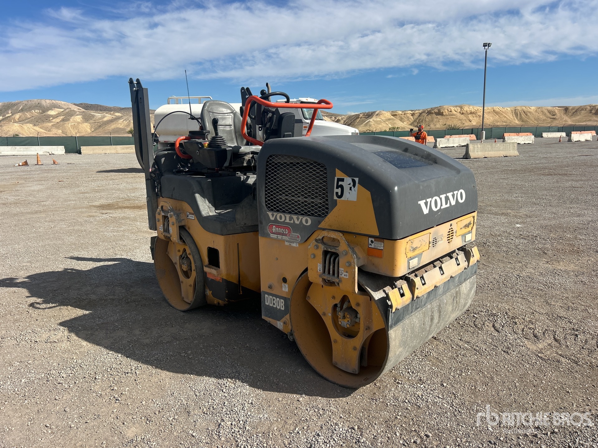 General Appearance with Bild, Ecke vorne rechts