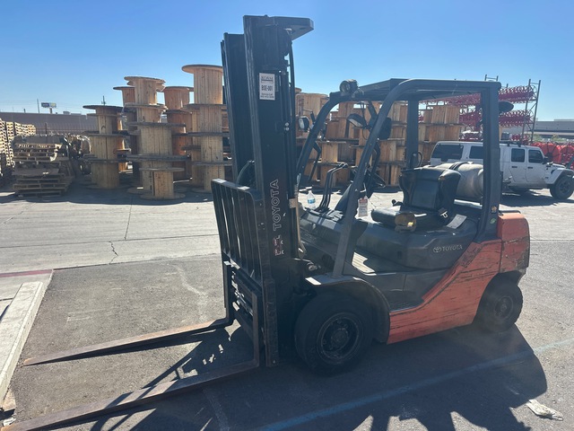 2020 Toyota 8FGU25 2850 lb Cushion Tire Forklift (Inoperable)