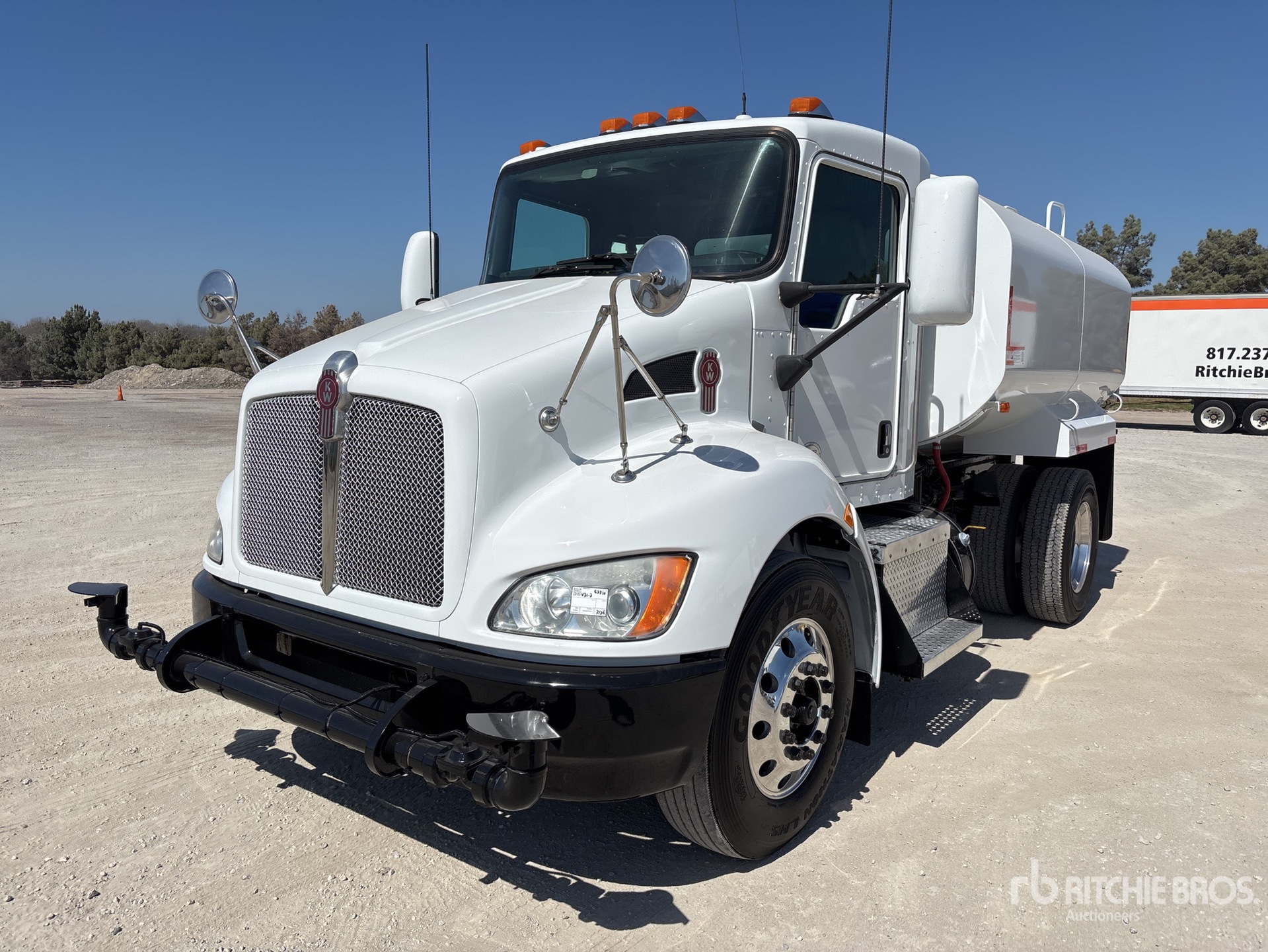 General Appearance with Foto, angolo anteriore sinistro