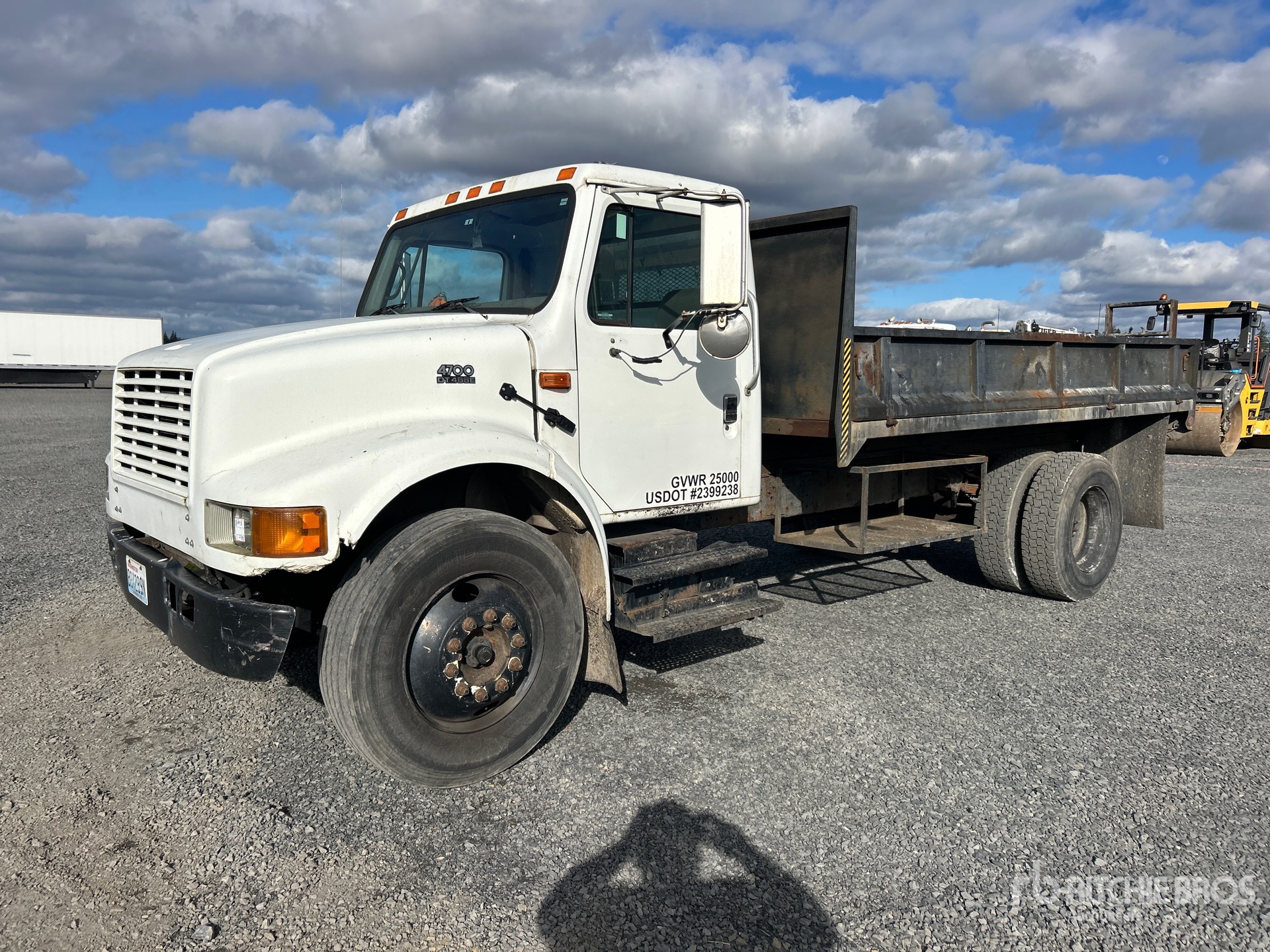 General Appearance with Bild, Ecke vorne links