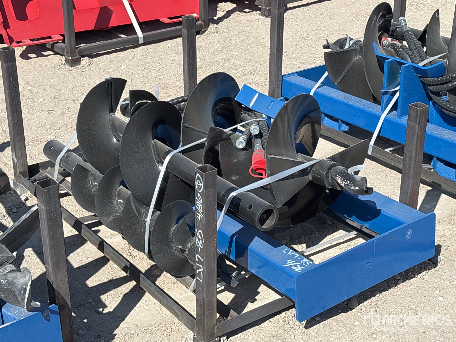 General Appearance with Bild, Ecke vorne links