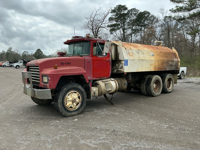 1994 Mack RD688S 6x4 Water Truck