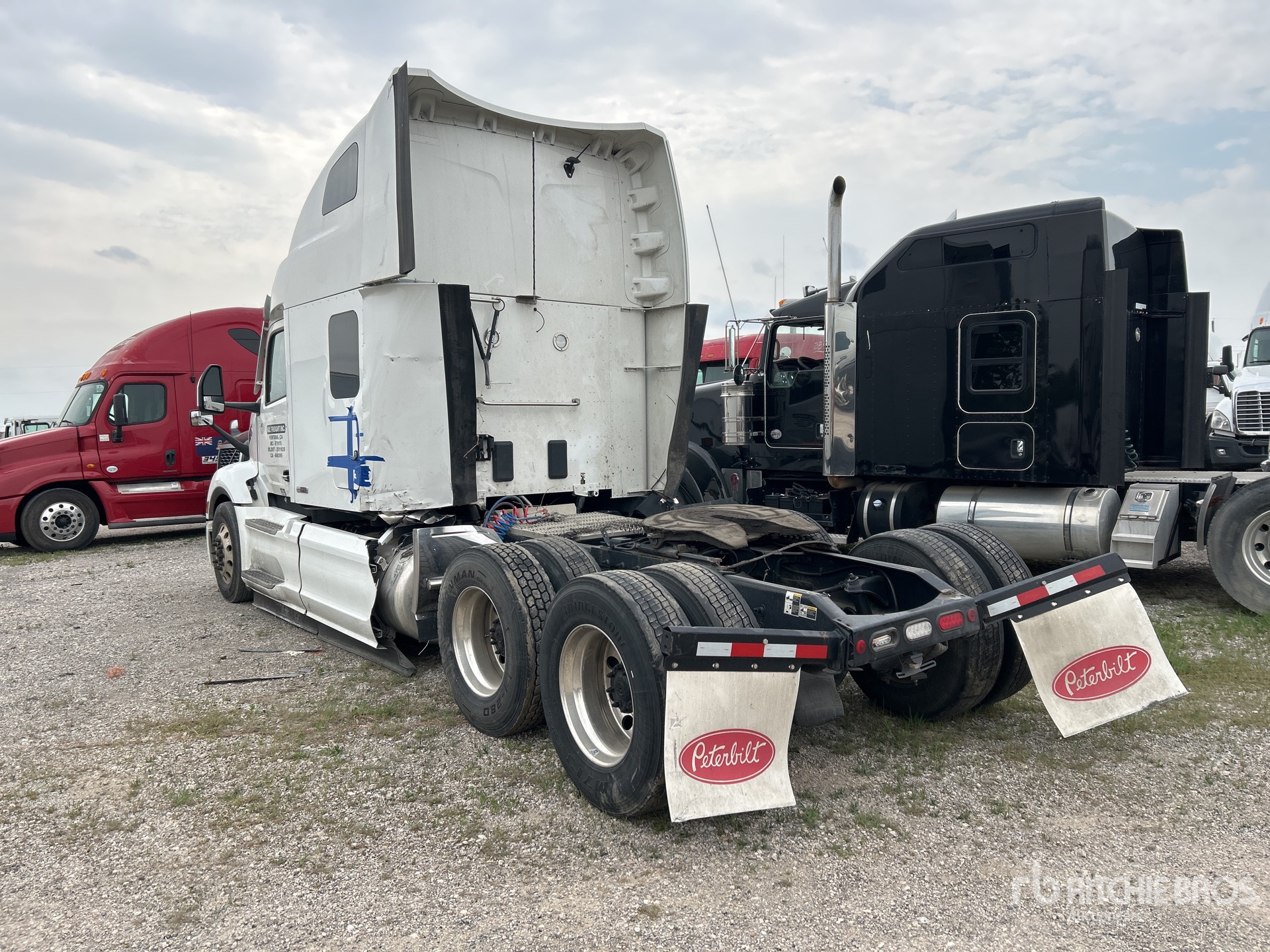 General Appearance with Foto, angolo posteriore sinistro