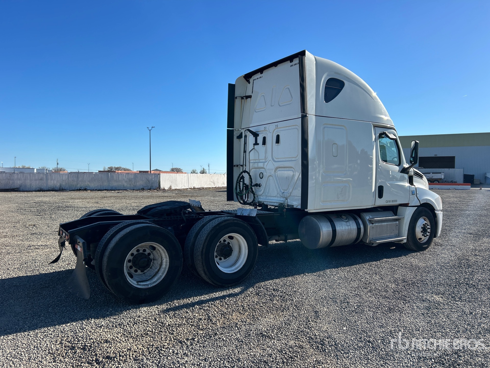 Aspect général with Image, coin arrière droit