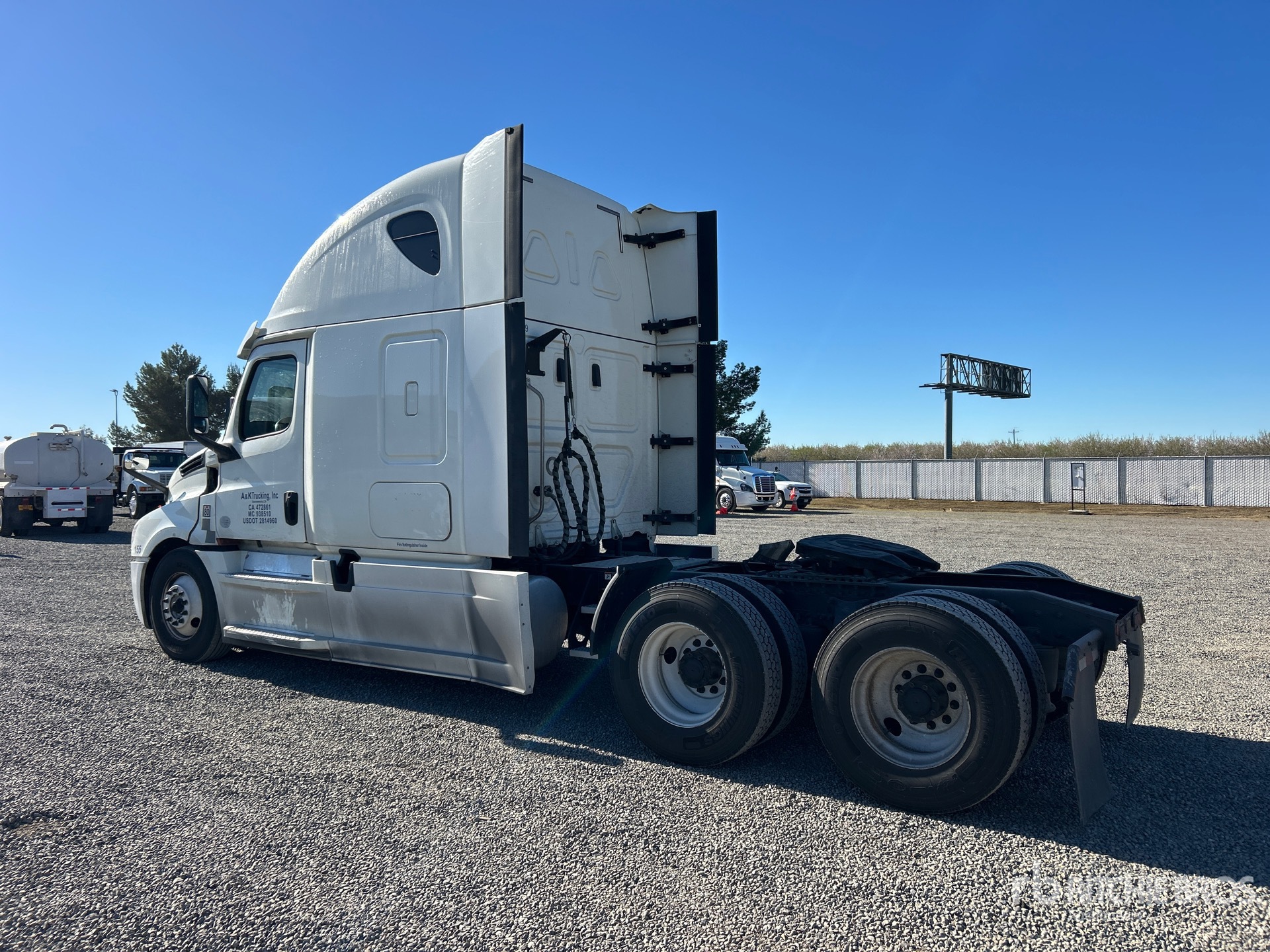 Aspect général with Image, coin arrière gauche