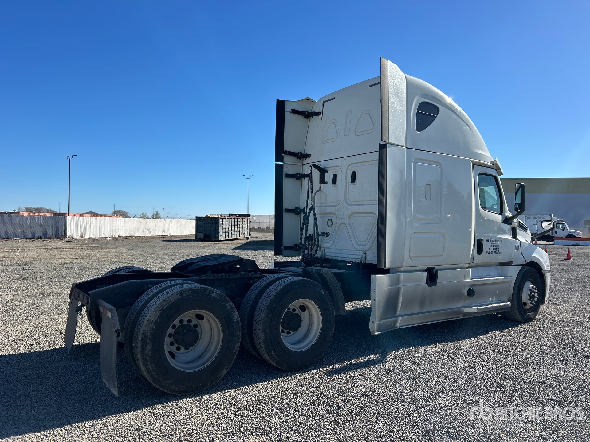 Aspect général with Image, coin arrière droit