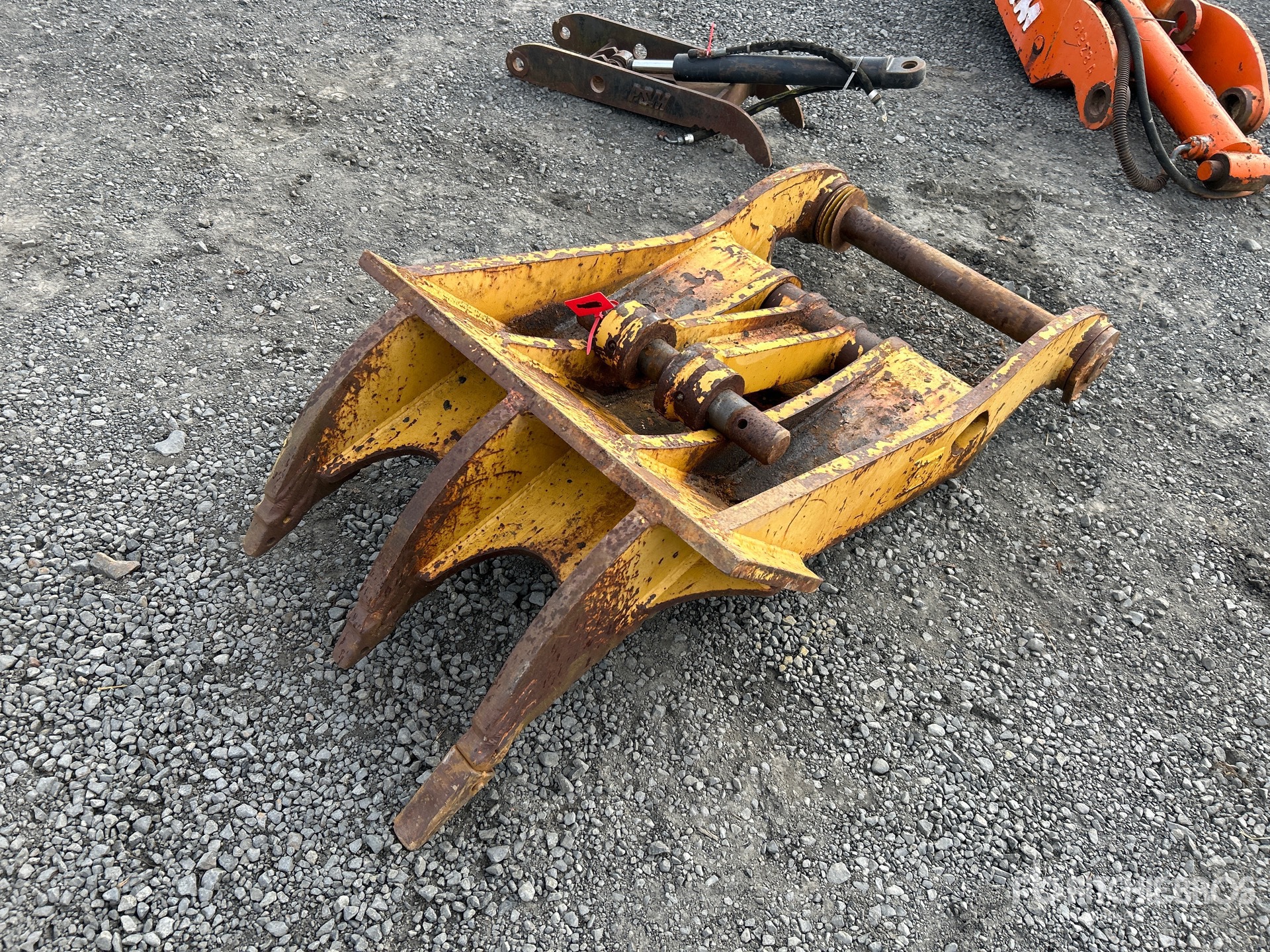 General Appearance with Foto, angolo posteriore sinistro