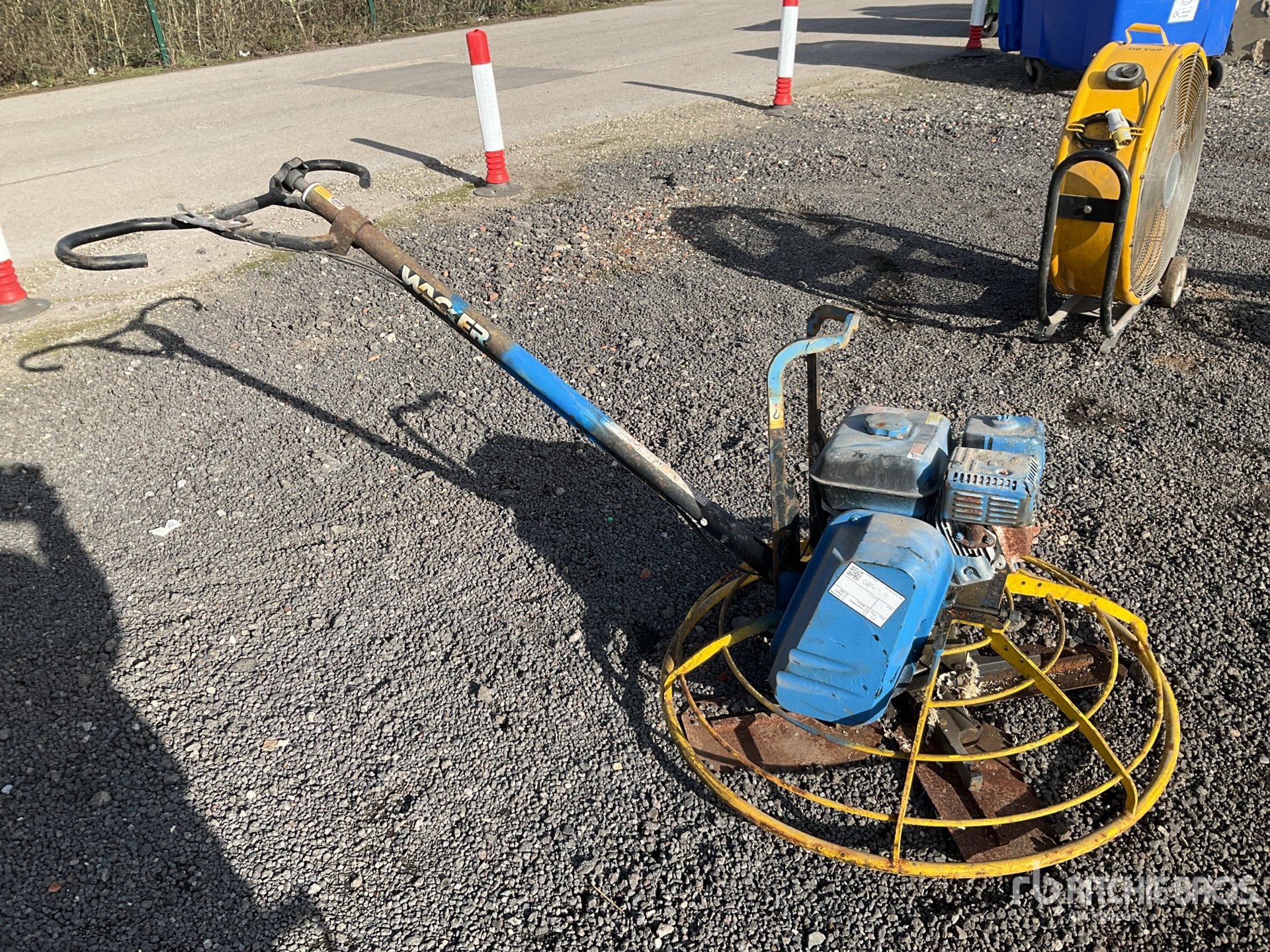 Aspect général with Image, coin arrière gauche