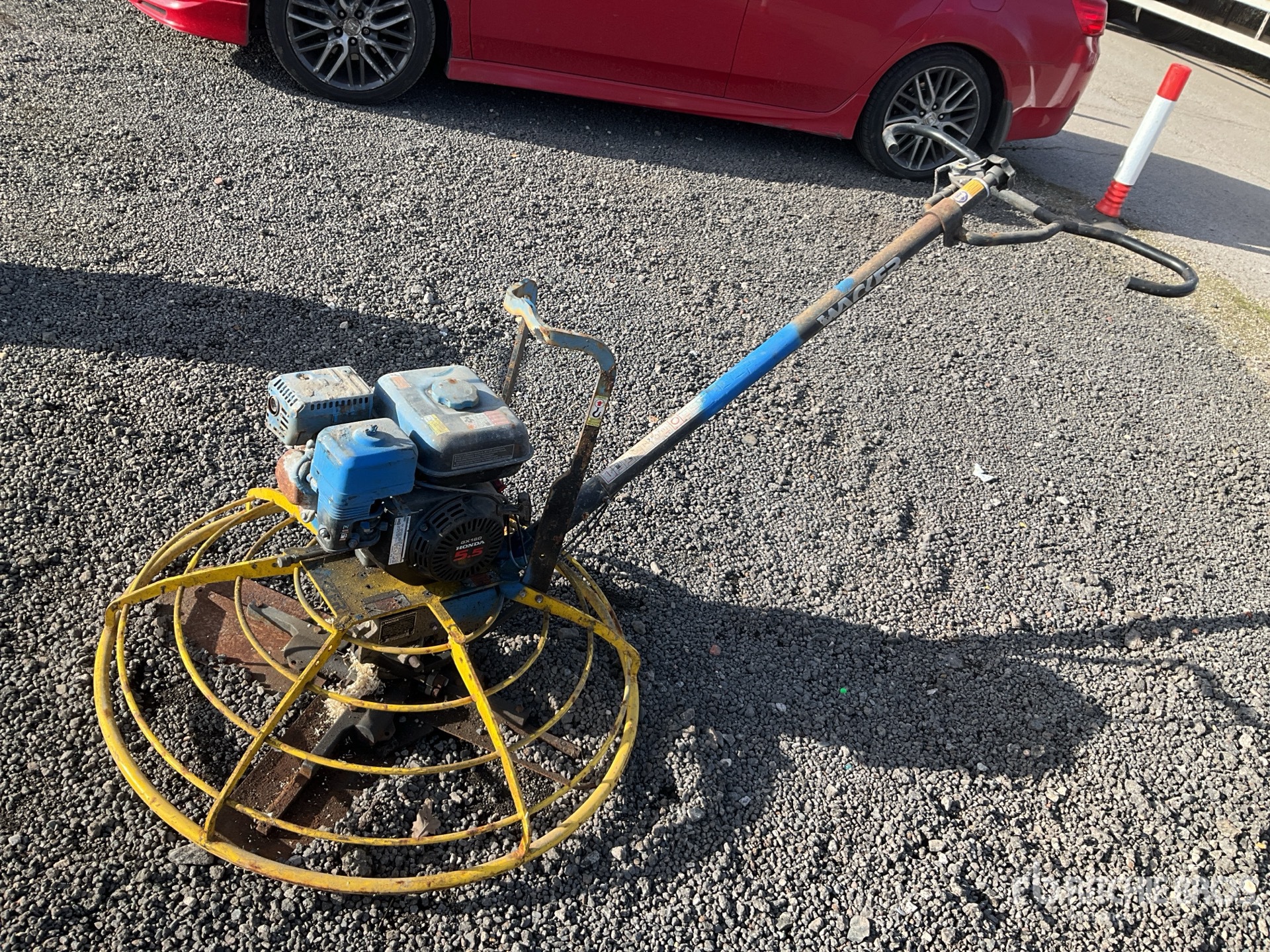 Aspect général with Image, coin arrière droit