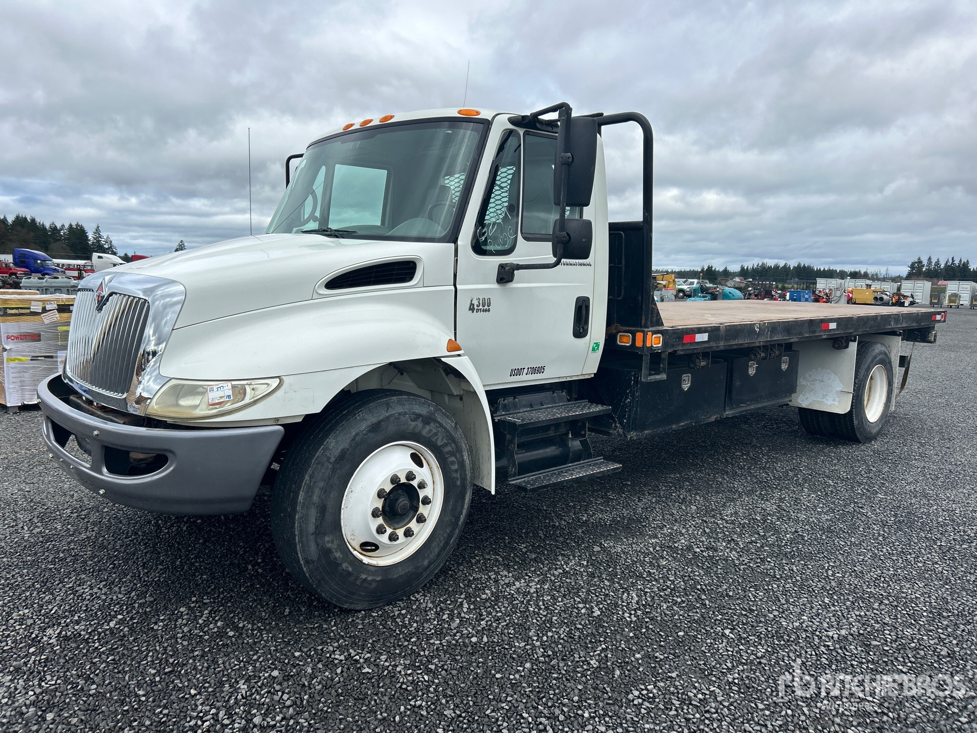 General Appearance with Picture, Left Front Corner