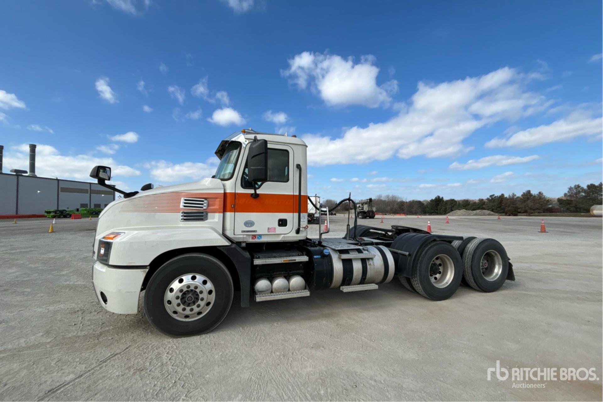 General Appearance with Bild, Ecke vorne links