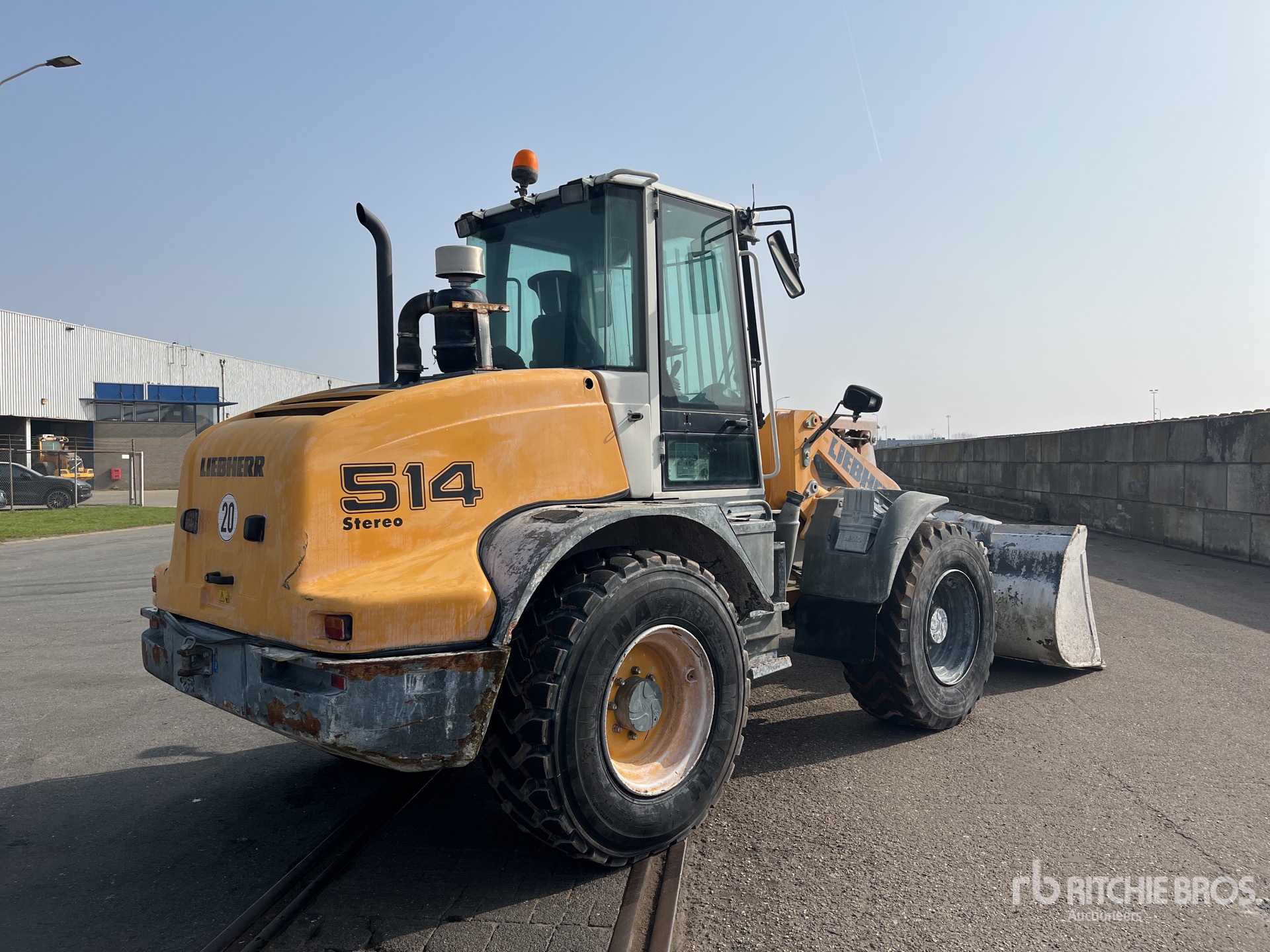 General Appearance with Imagen: esquina trasera derecha