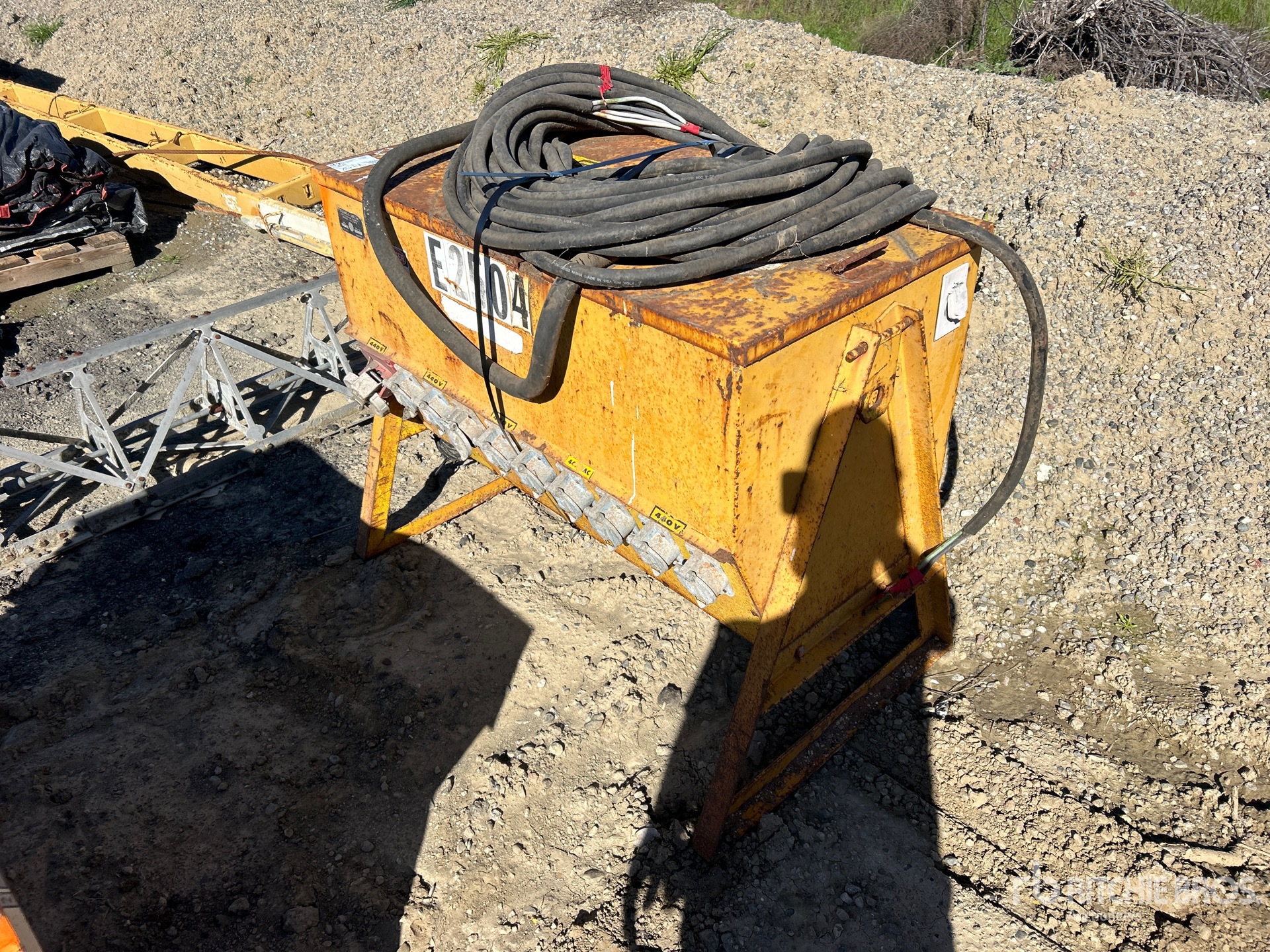 General Appearance with Bild, Ecke vorne links