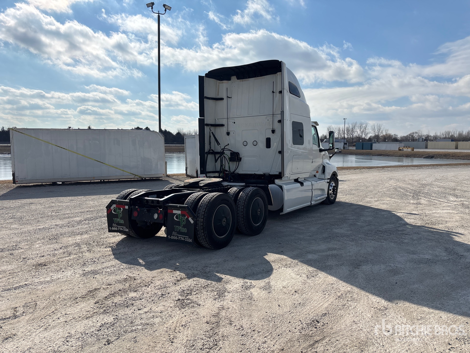 General Appearance with Image, coin arrière droit