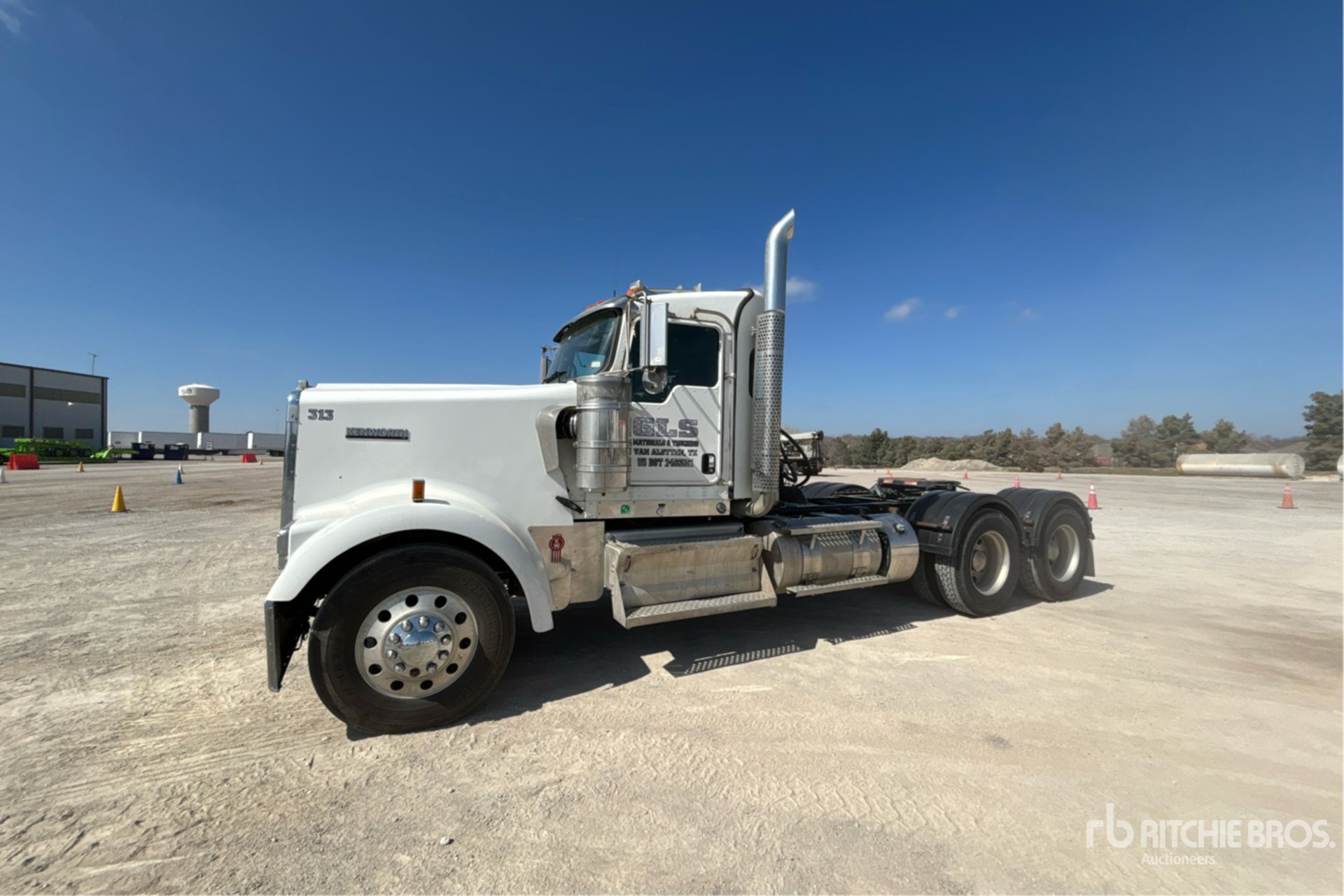 General Appearance with Bild, Ecke vorne links