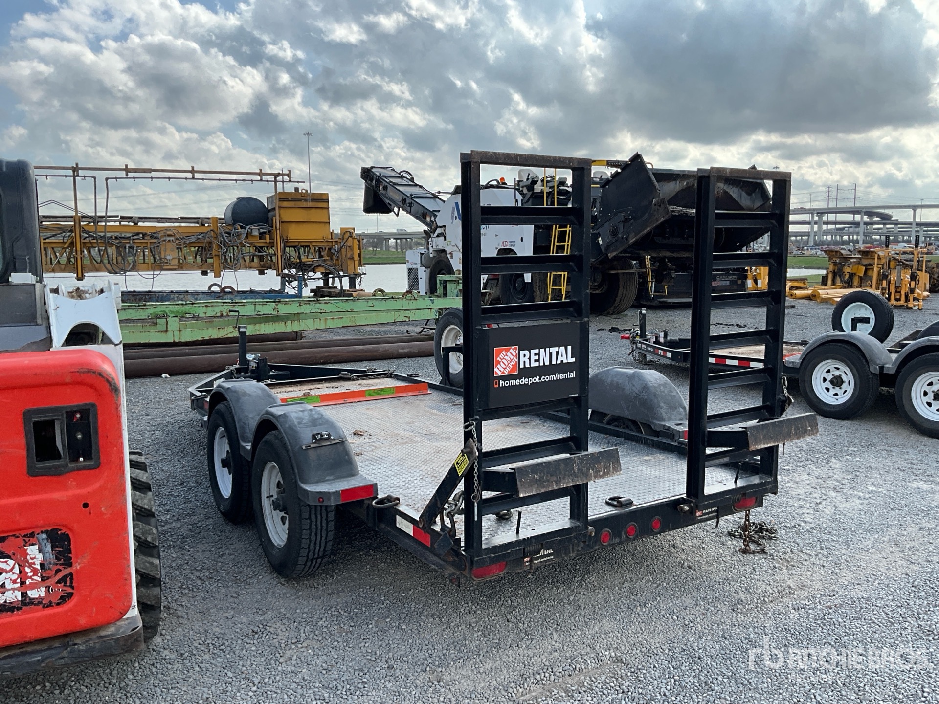 General Appearance with Foto, angolo posteriore sinistro