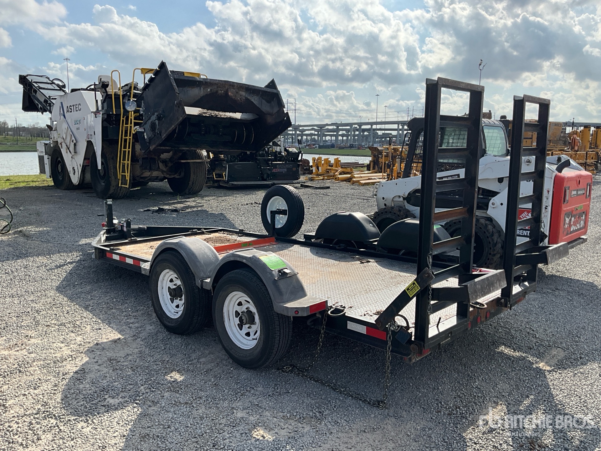 Aspect général with Image, coin arrière gauche