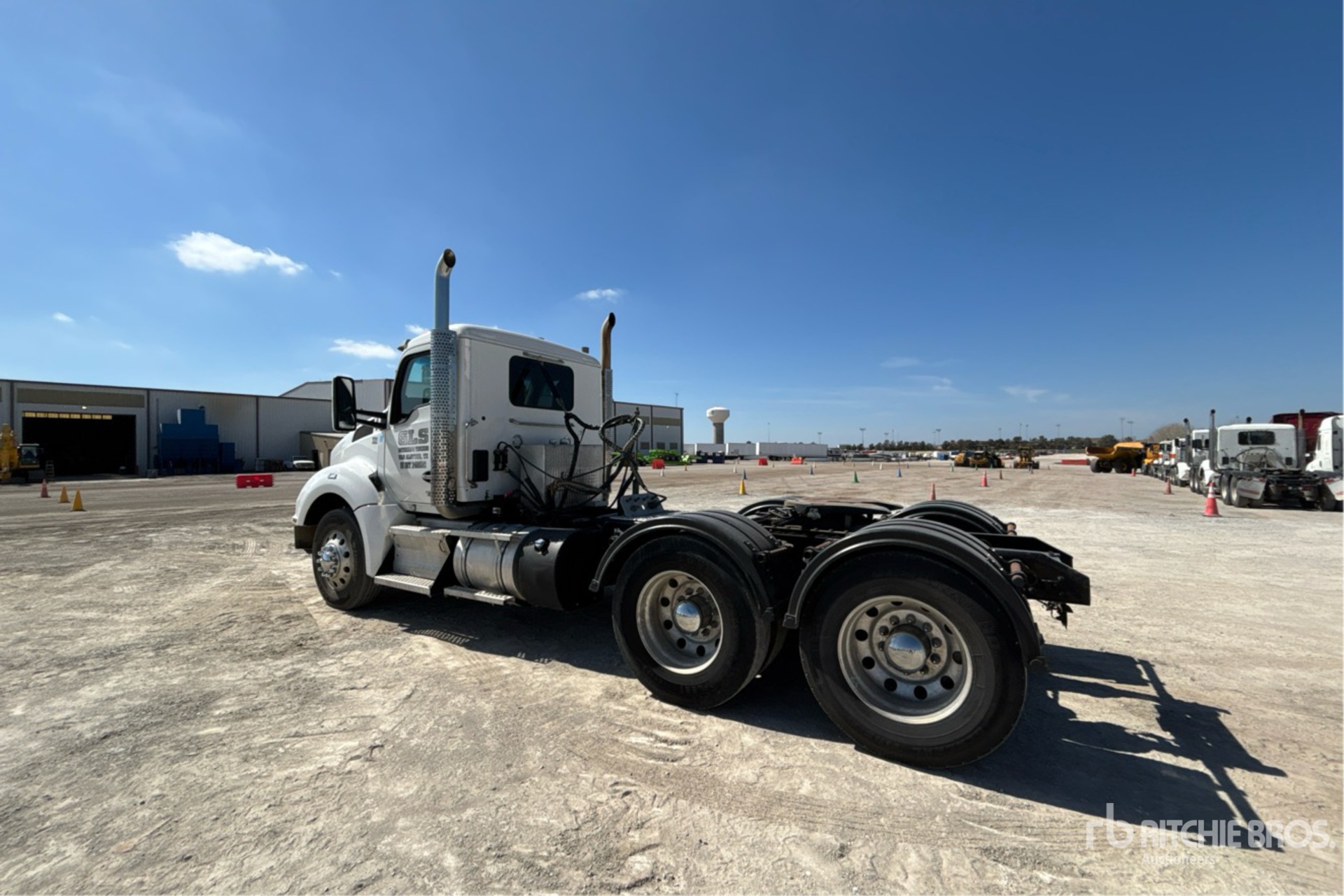 General Appearance with Bild, Ecke hinten links