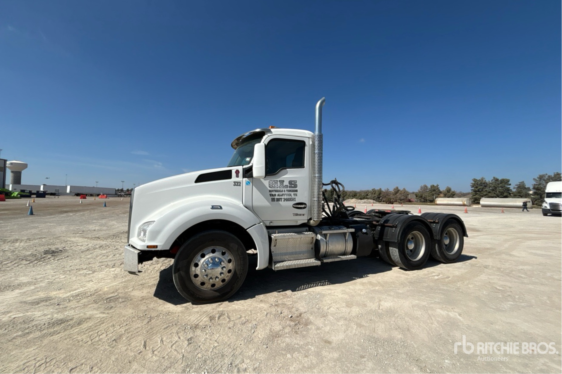 General Appearance with Bild, Ecke vorne links