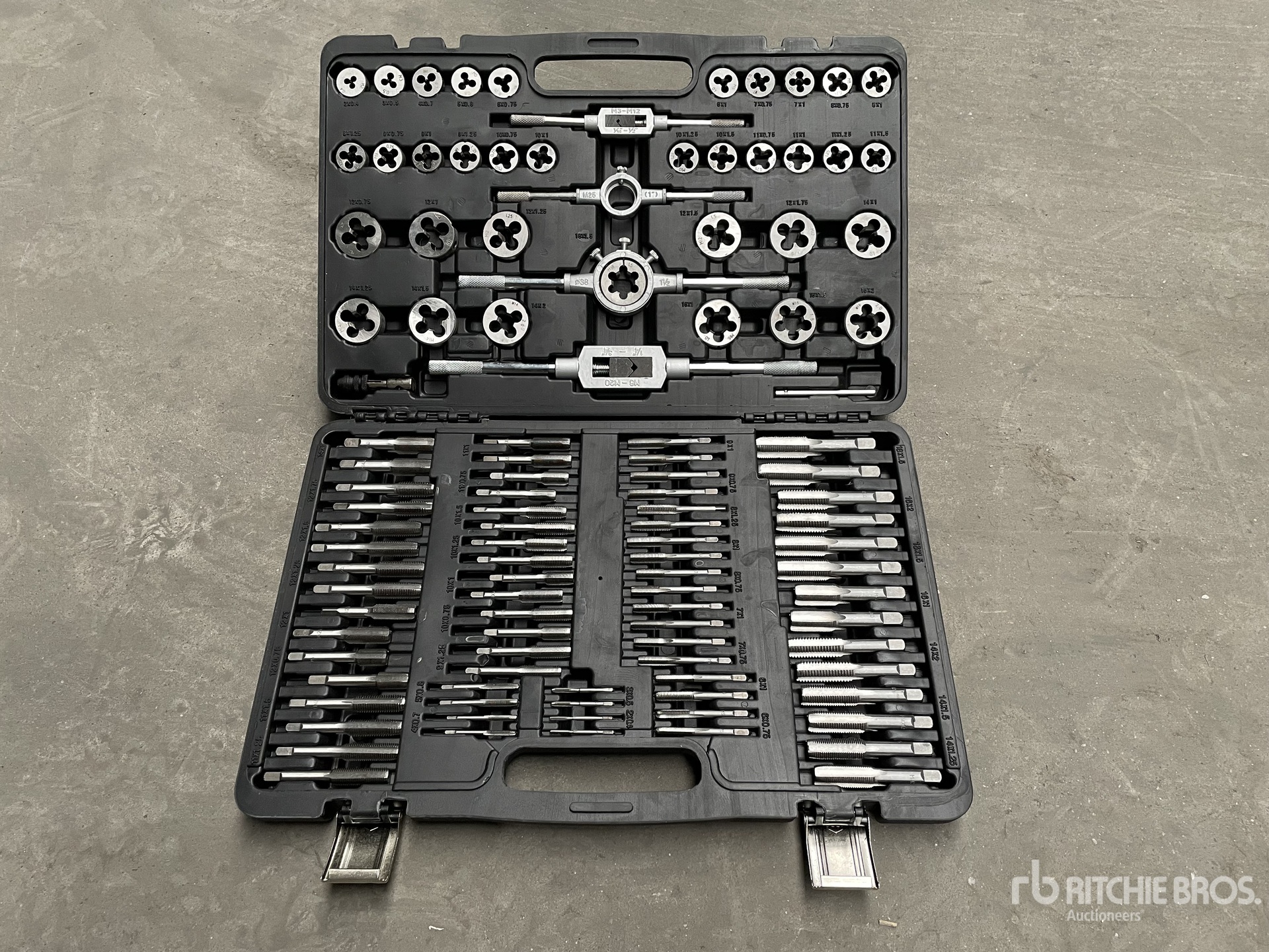 General Appearance with Bild, Ecke vorne links