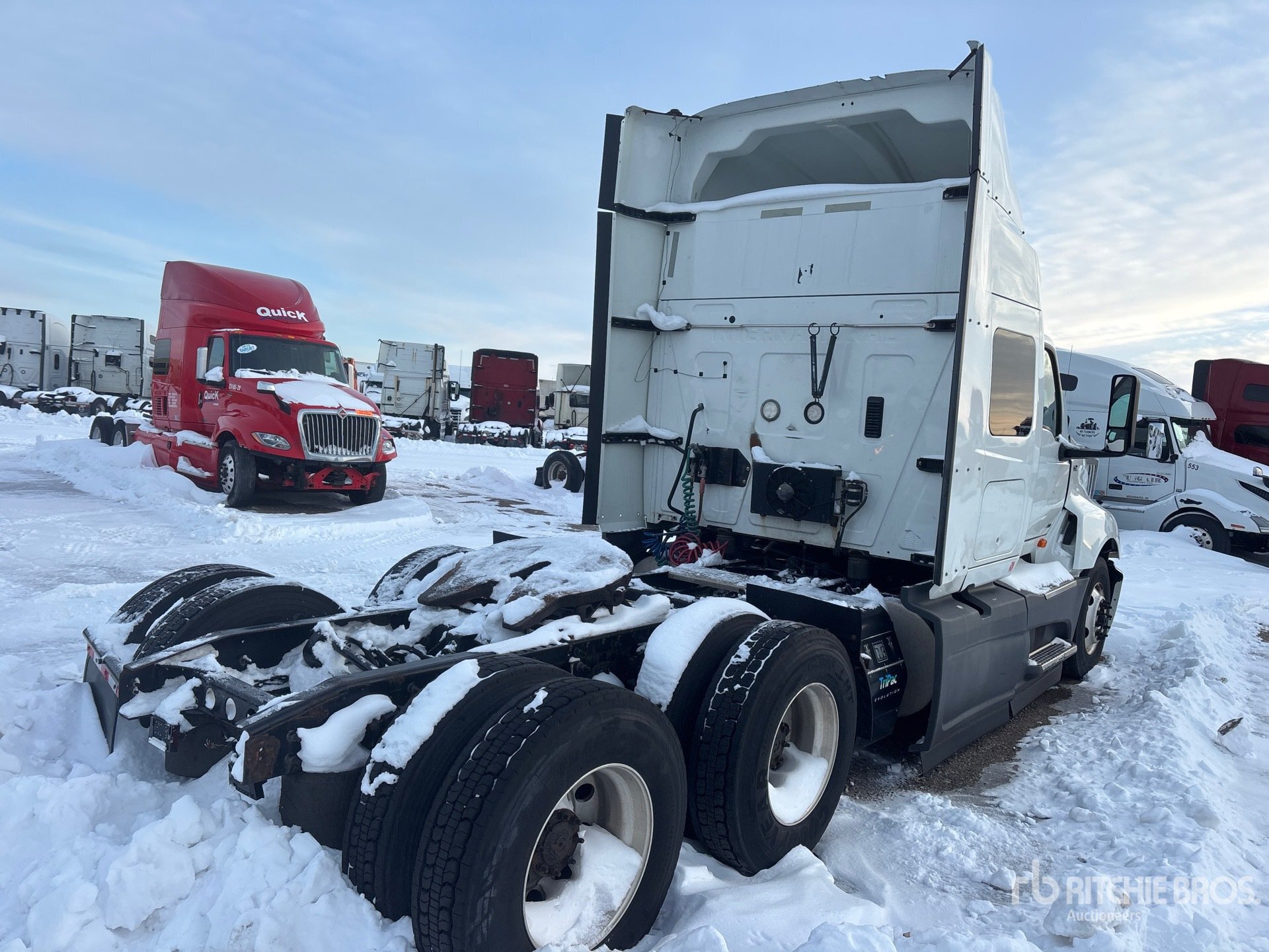 Aspect général with Image, coin arrière droit