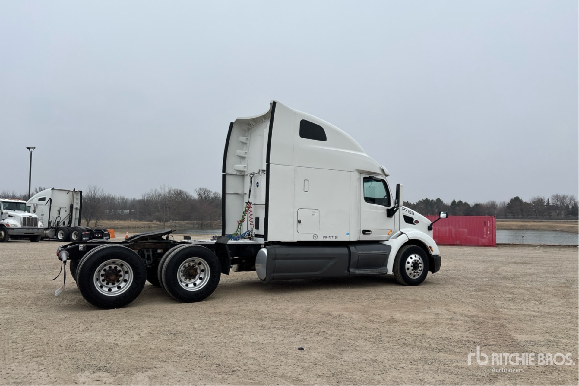 Aspect général with Image, coin arrière droit