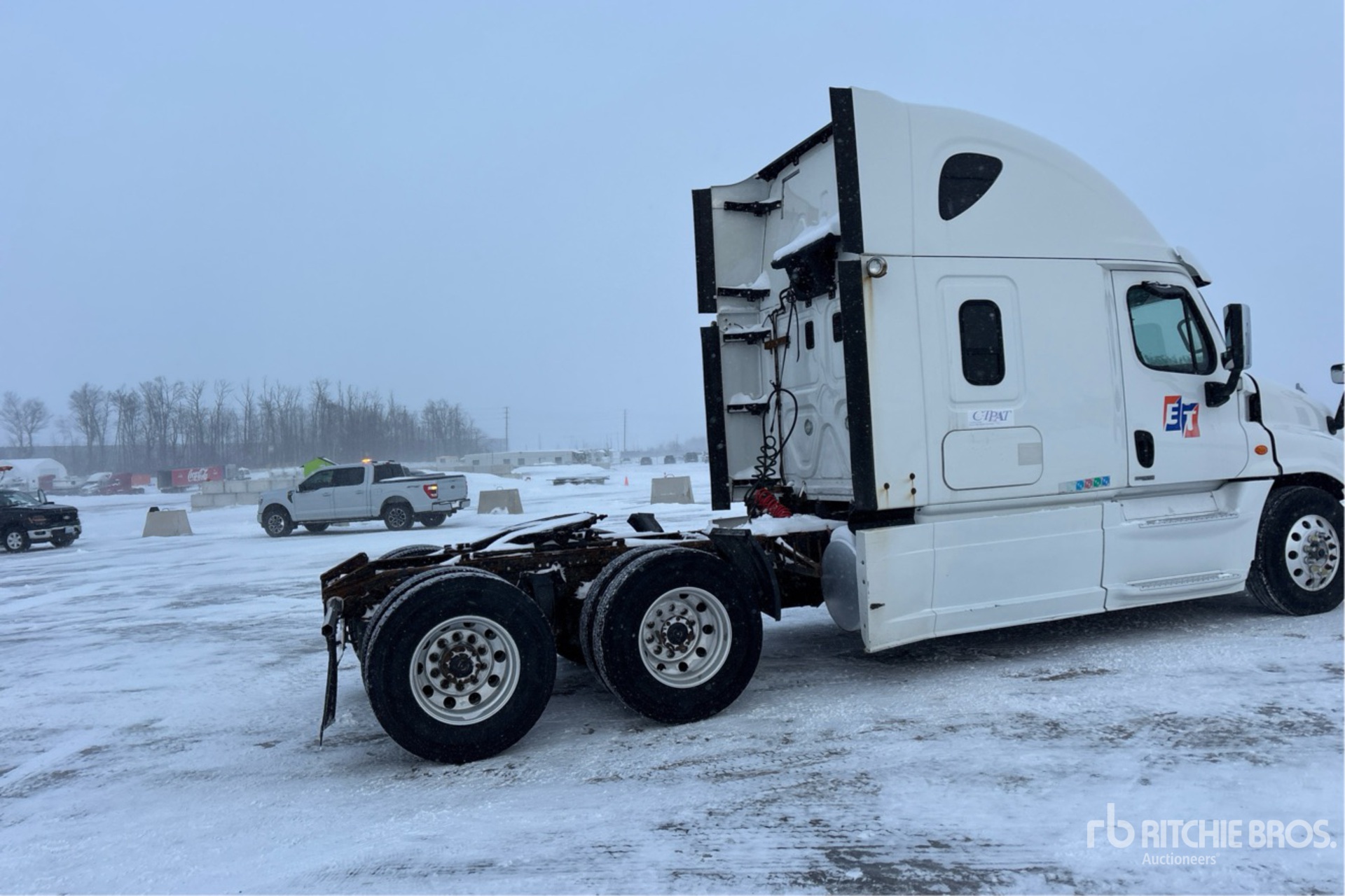 Aspect général with Image, coin arrière droit