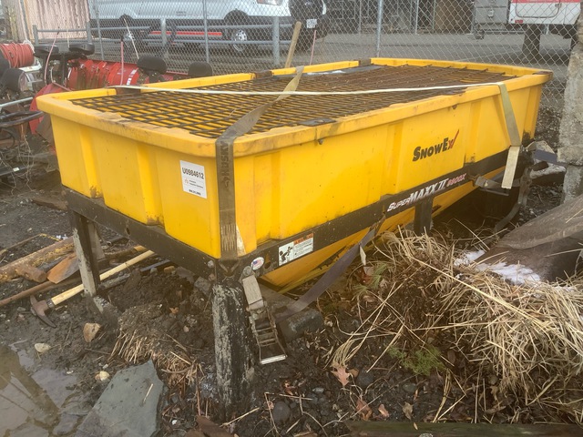2014 (unverified) SnowEx Super Maxx II 9300X Electric Salt Spreader - Fits Truck 2014 (unverified) SnowEx Super Maxx II 9300X Electric Salt Spreader - Fits Truck