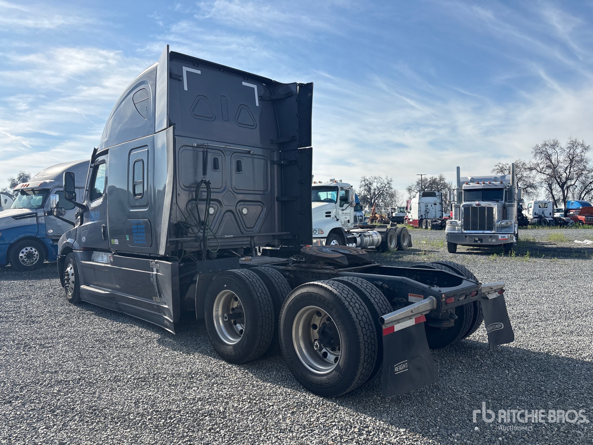 Aspect général with Image, coin arrière gauche