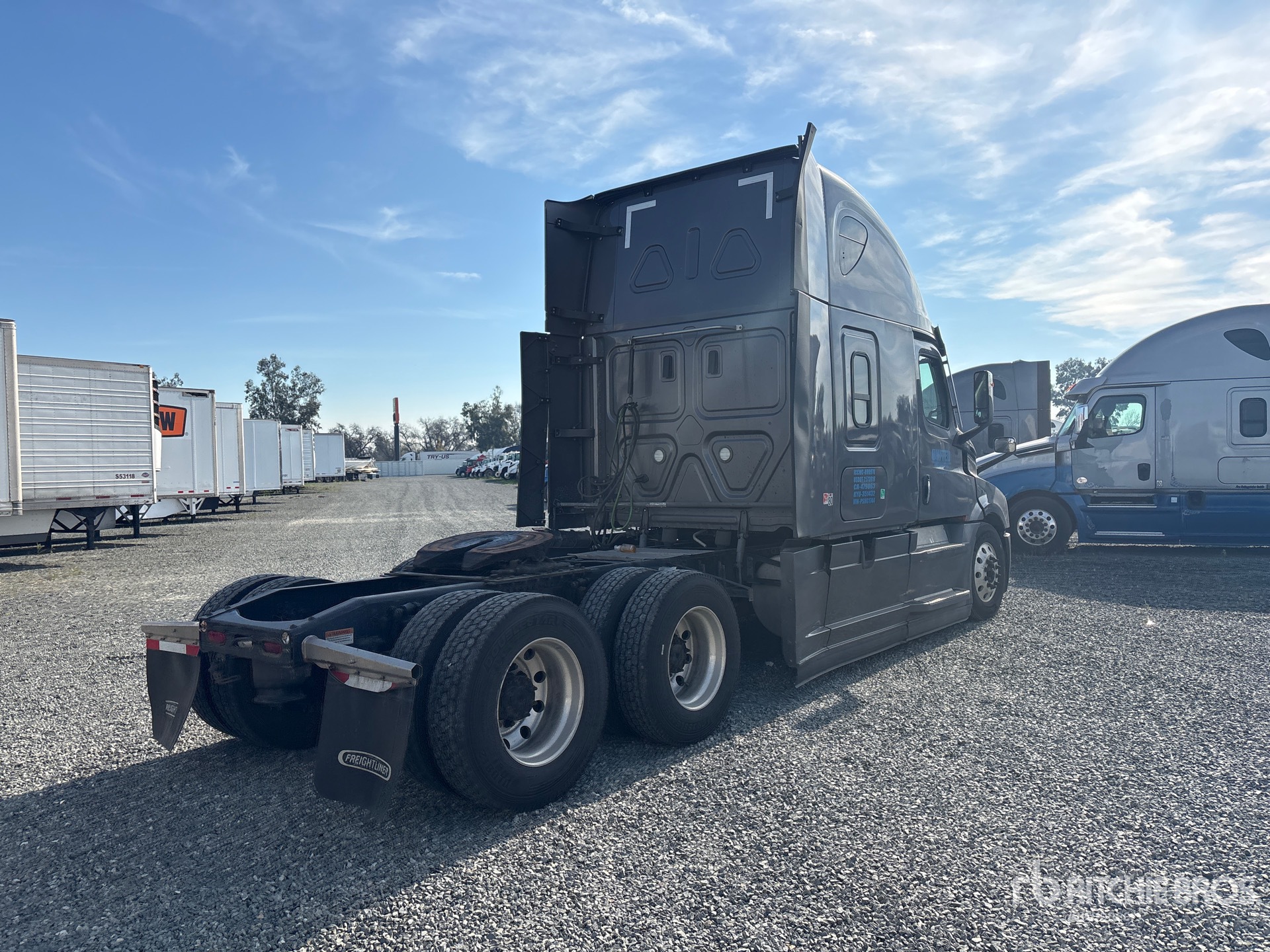 Aspect général with Image, coin arrière droit