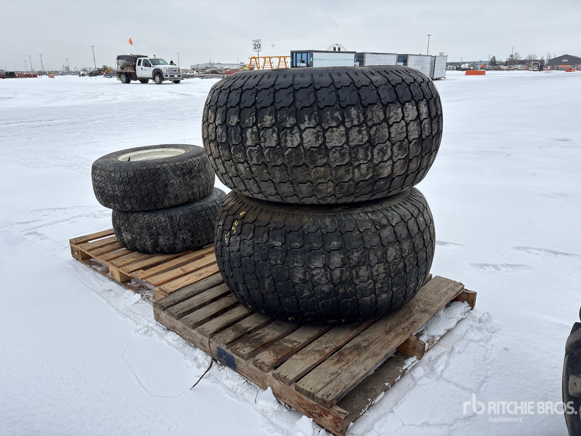 General Appearance with Foto, angolo posteriore sinistro