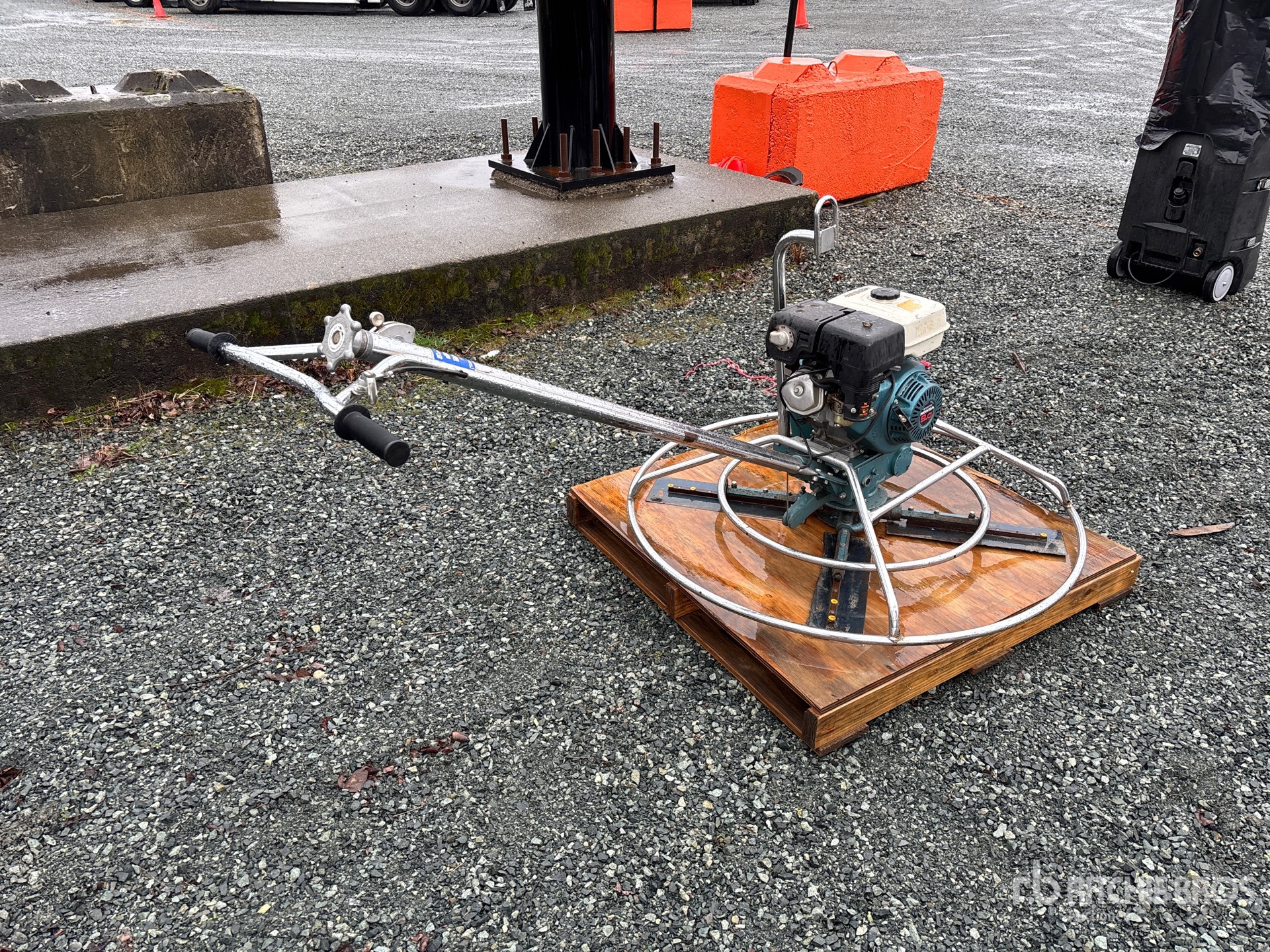 Aspect général with Image, coin arrière droit