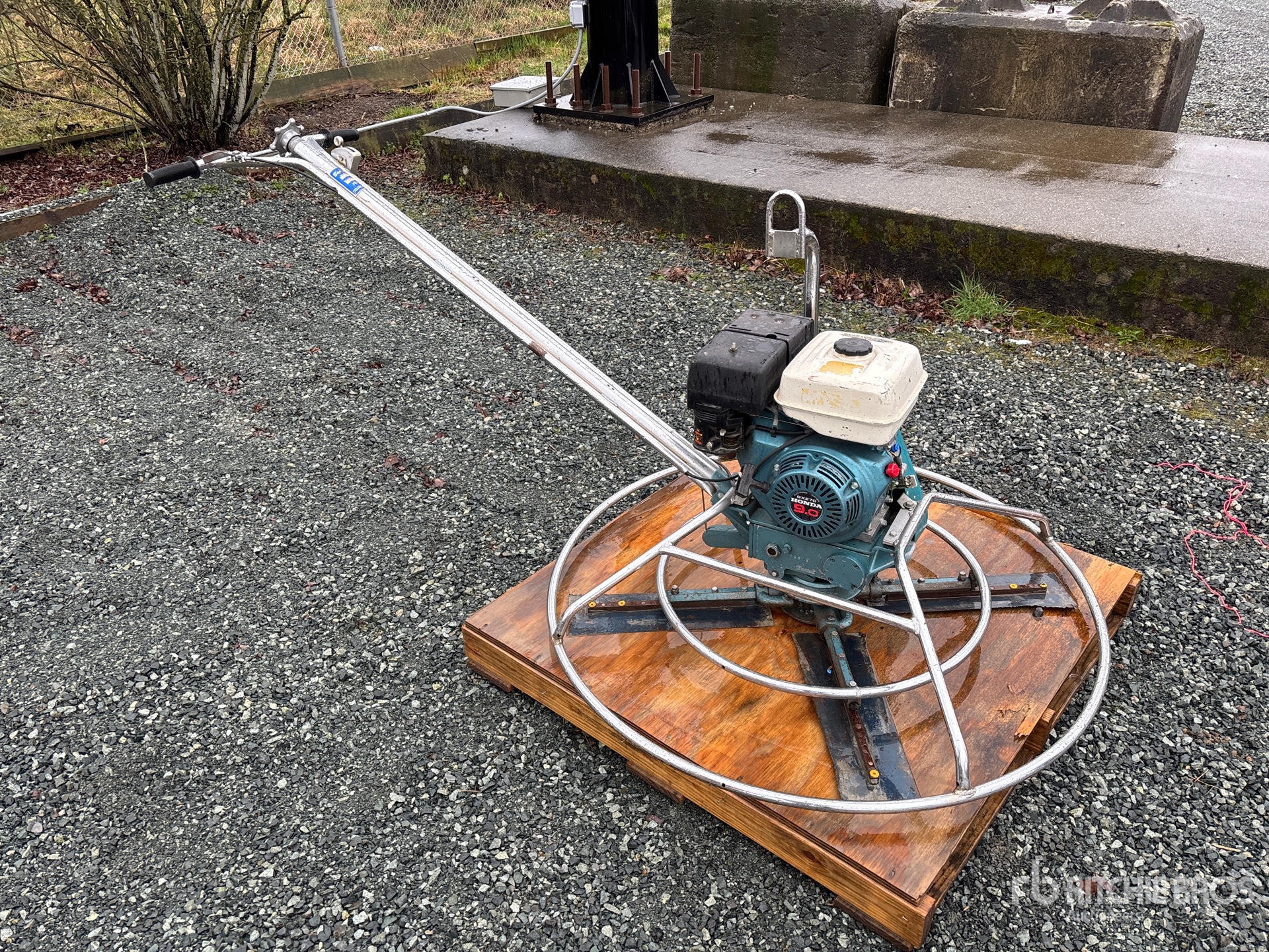 Aspect général with Image, coin avant droit