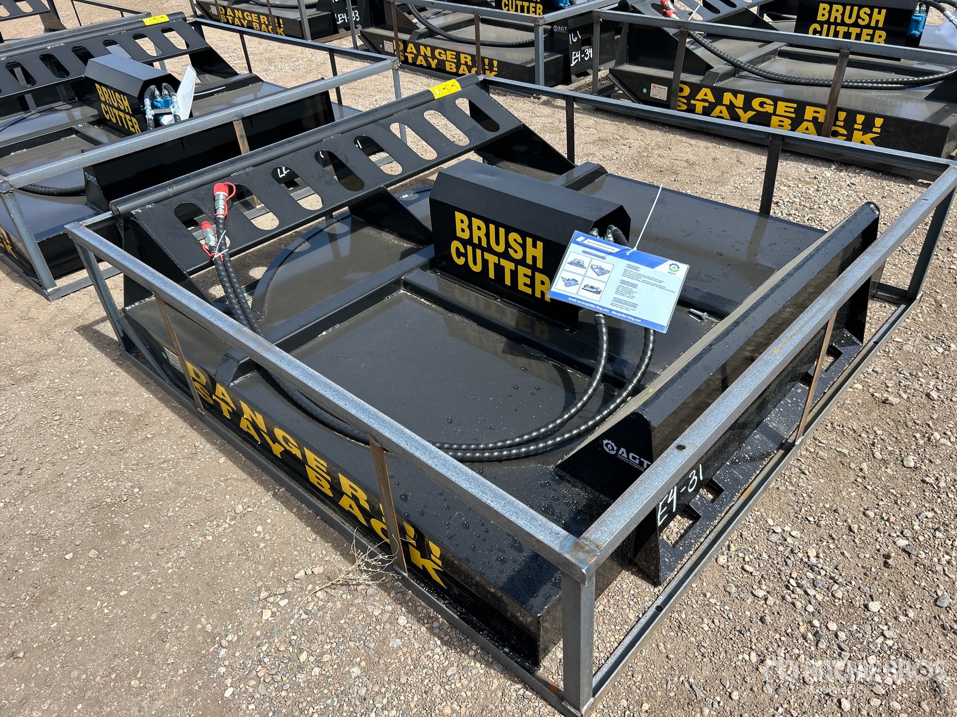 General Appearance with Bild, Ecke vorne rechts